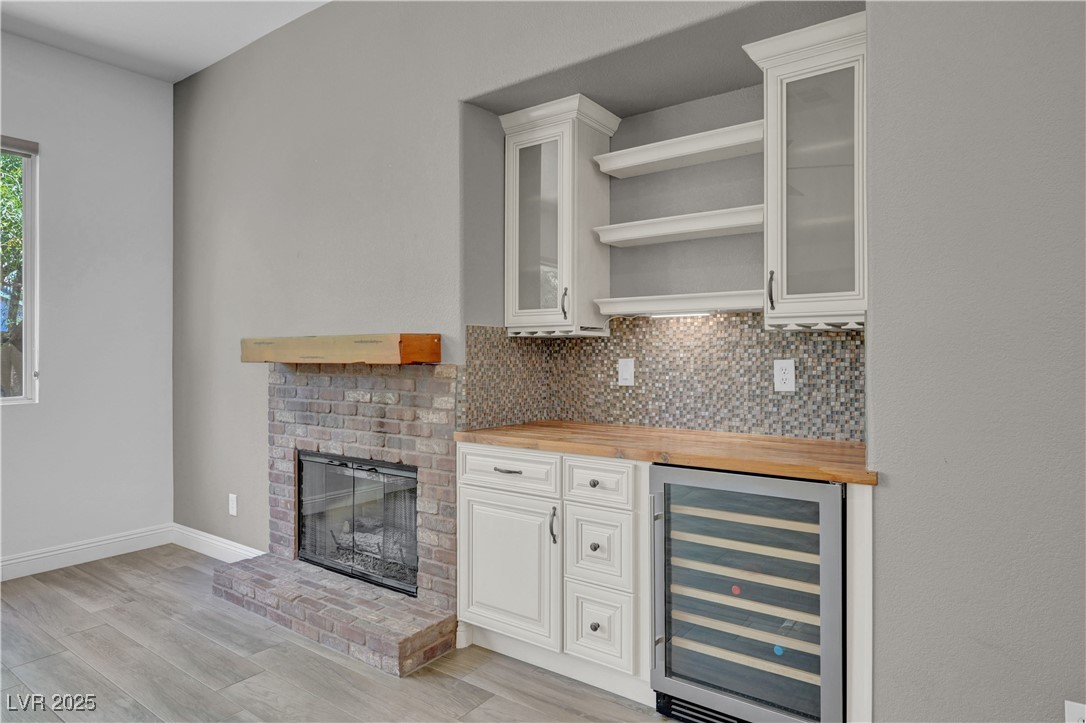 Henderson, Nevada, 89052, United States, 5 Bedrooms Bedrooms, ,2 BathroomsBathrooms,Residential,For Sale,1897207