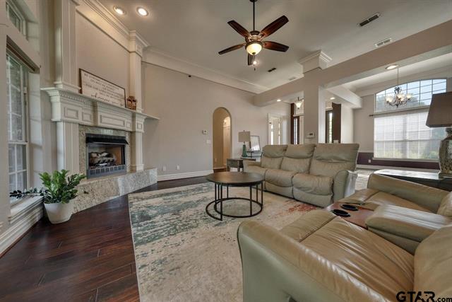 Lindale, Texas, 75771, United States, 4 Bedrooms Bedrooms, ,3 BathroomsBathrooms,Residential,For Sale,1983083