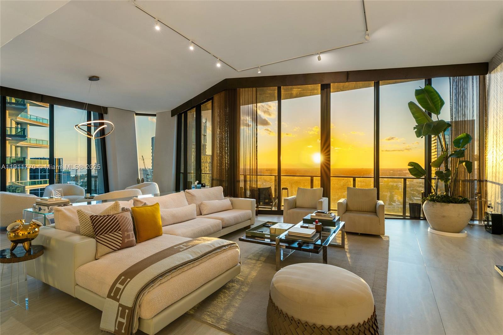 Miami, Florida, 33132, United States, 6 Bedrooms Bedrooms, ,7 BathroomsBathrooms,Residential,For Sale,1991375