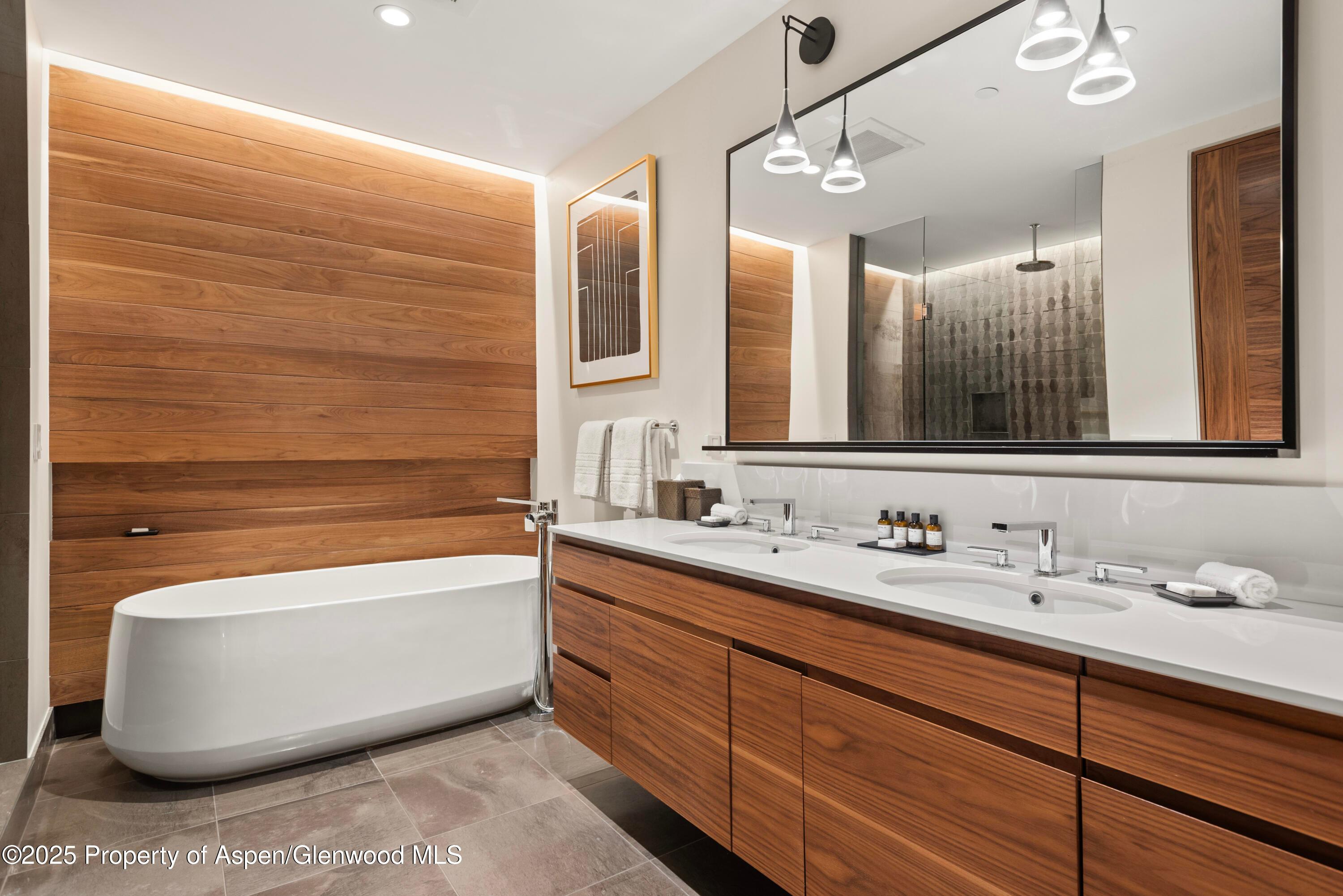 Snowmass Village, Colorado, 81615, United States, 4 Bedrooms Bedrooms, ,4 BathroomsBathrooms,Residential,For Sale,1846573