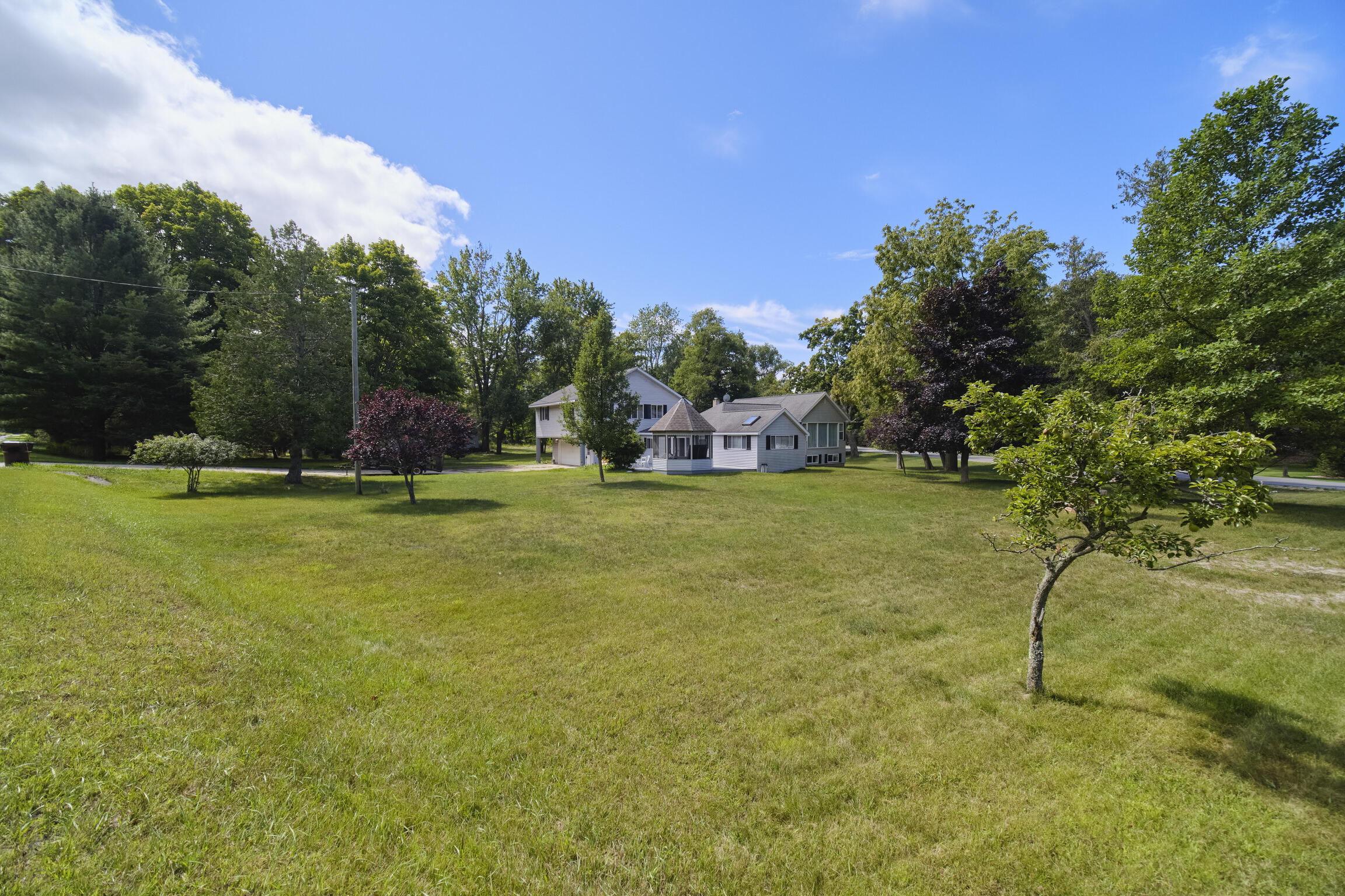 Manistee, Michigan, 49660, United States, 7 Bedrooms Bedrooms, ,3 BathroomsBathrooms,Residential,For Sale,1943241