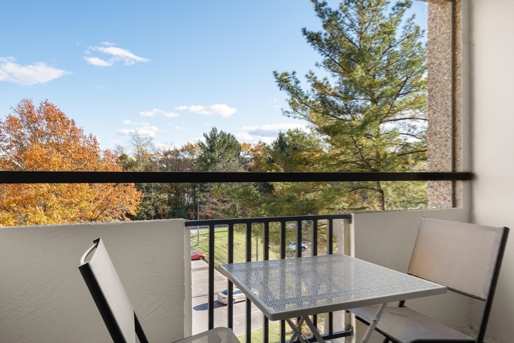 Newton, Massachusetts, 02467, United States, 2 Bedrooms Bedrooms, ,2 BathroomsBathrooms,Residential,For Sale,1987571