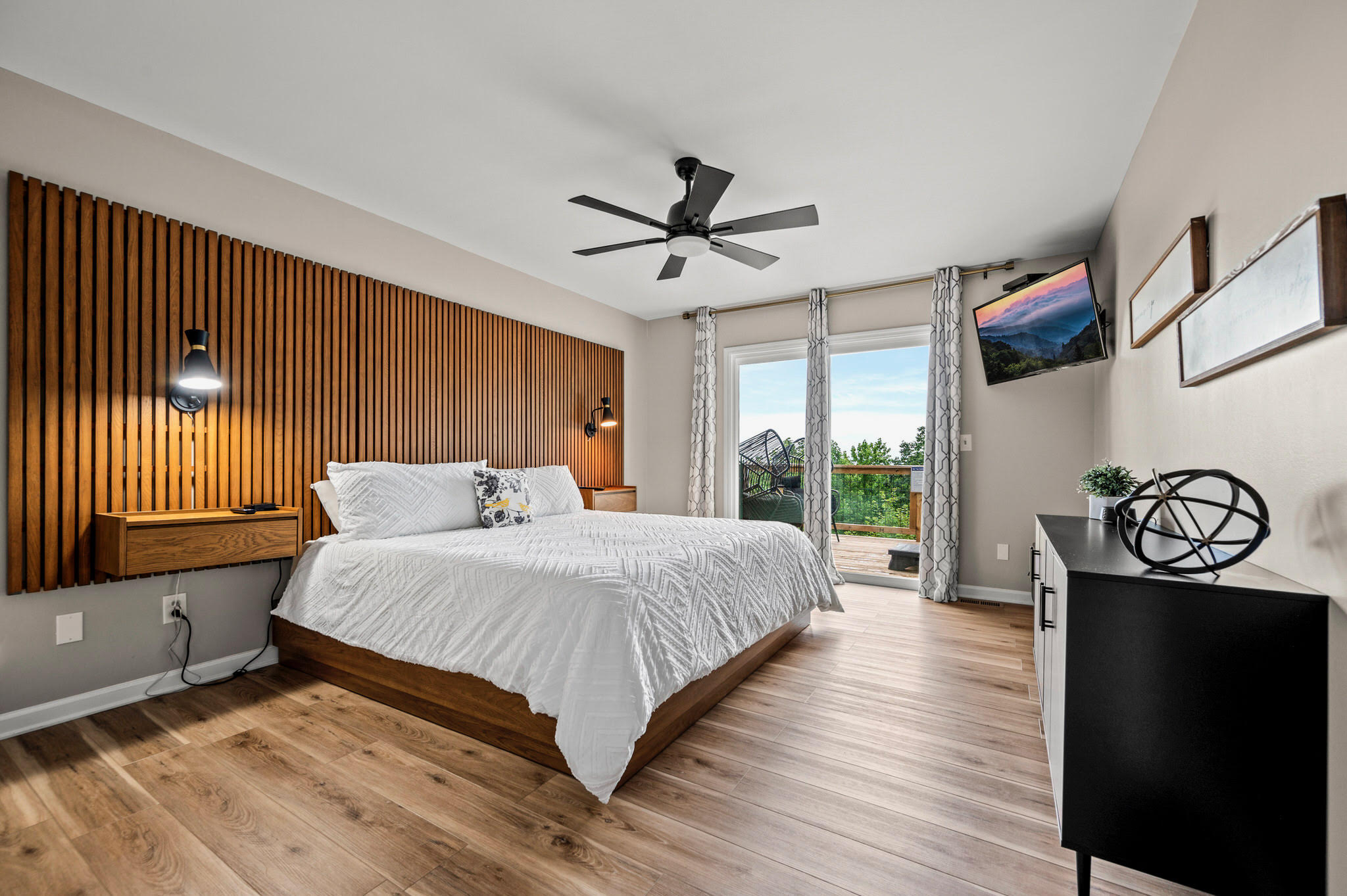 Gatlinburg, Tennessee, 37738, United States, 3 Bedrooms Bedrooms, ,5 BathroomsBathrooms,Residential,For Sale,1978798