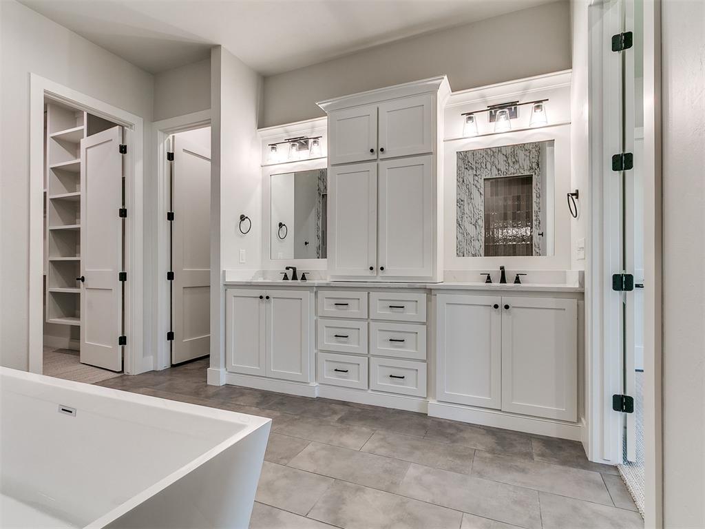 Edmond, Oklahoma, 73025, United States, 4 Bedrooms Bedrooms, ,4 BathroomsBathrooms,Residential,For Sale,1981952