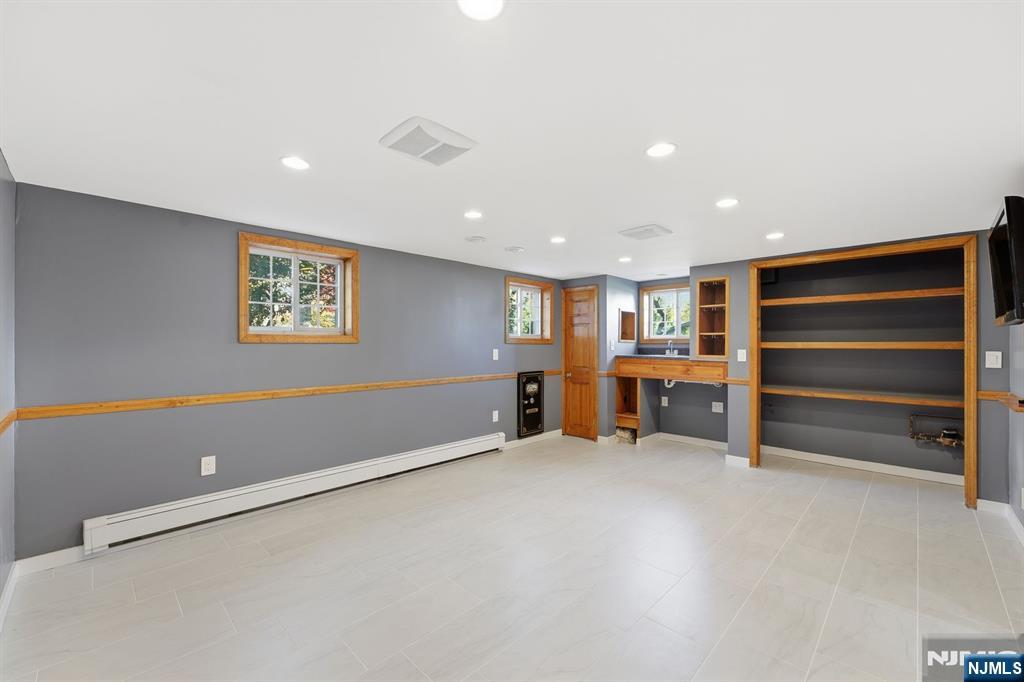 Twp of Washington, New Jersey, 07676, United States, 5 Bedrooms Bedrooms, ,3 BathroomsBathrooms,Residential,For Sale,1989508