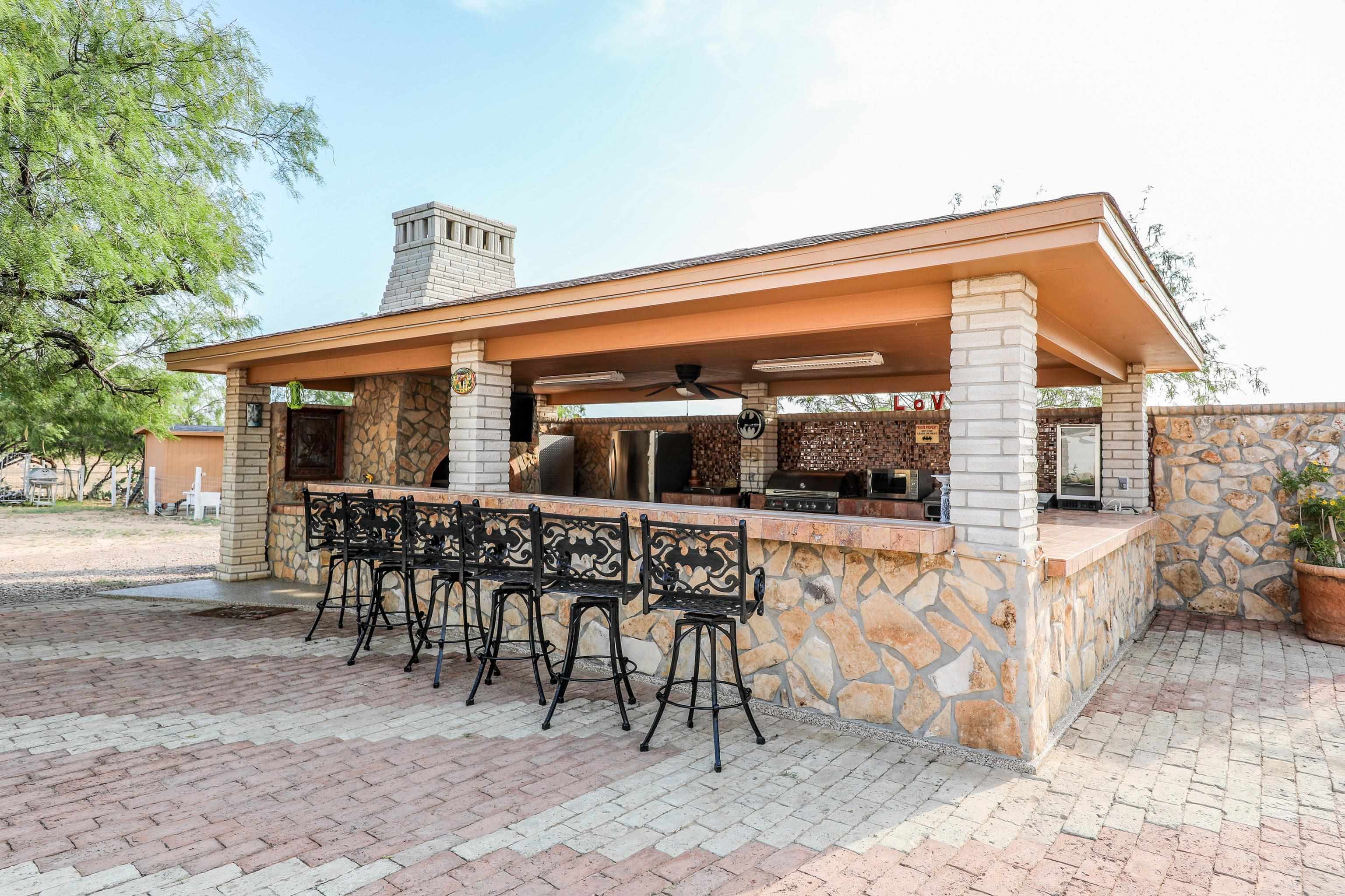 LAREDO, Texas, 78046, United States, 3 Bedrooms Bedrooms, ,4 BathroomsBathrooms,Residential,For Sale,1848774