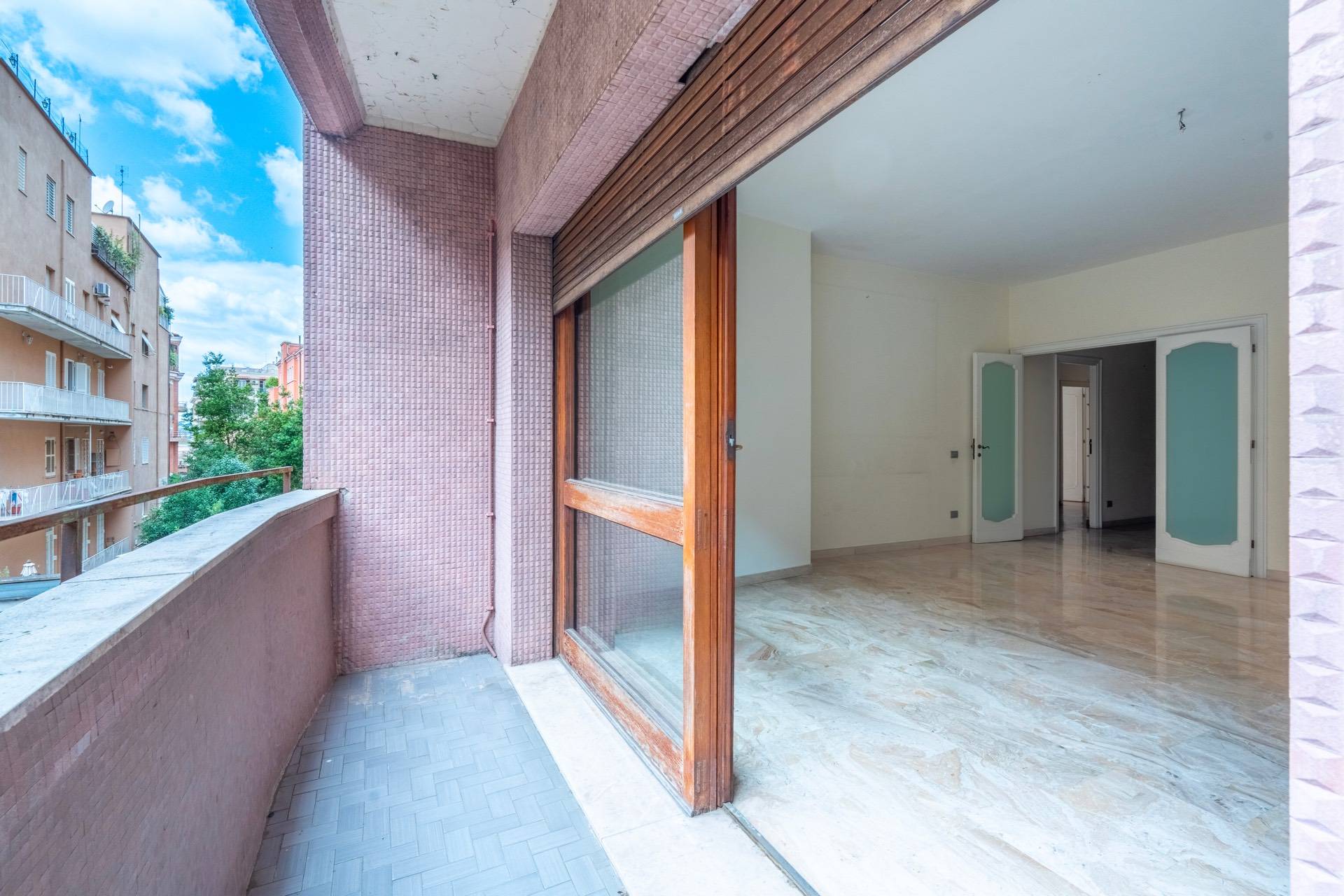 Roma, Roma, 00100, IT, 4 Bedrooms Bedrooms, ,2 BathroomsBathrooms,Residential,For Sale,1836935