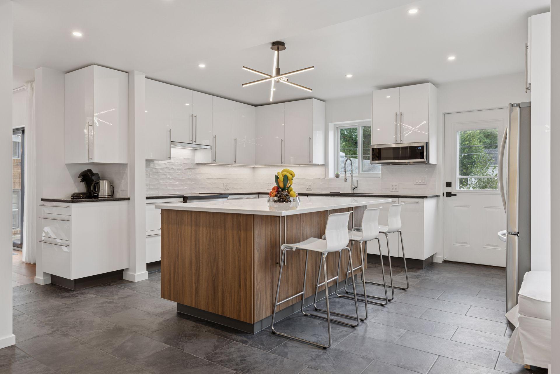 Minneapolis, Minnesota, 55408, United States, 4 Bedrooms Bedrooms, ,3 BathroomsBathrooms,Residential,For Sale,1938866