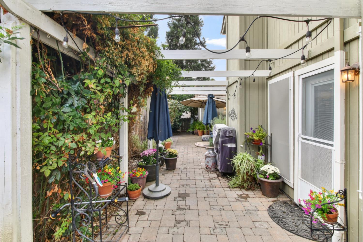 Elk Grove, California, 95624, United States, 4 Bedrooms Bedrooms, ,4 BathroomsBathrooms,Residential,For Sale,1987629