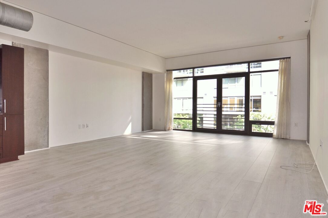 Los Angeles, California, 90015, United States, 1 Bedroom Bedrooms, ,1 BathroomBathrooms,Residential,For Sale,1911768