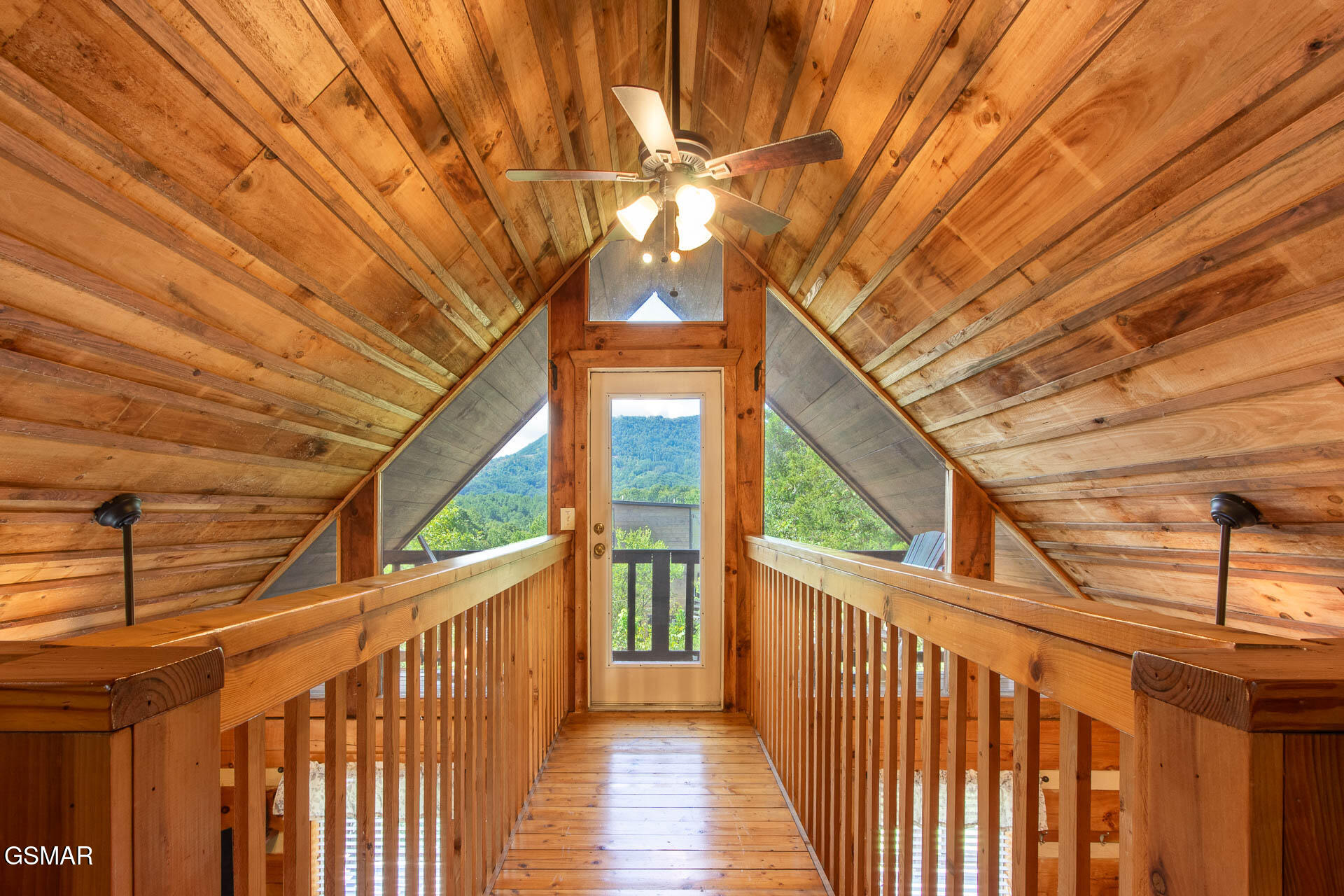 Sevierville, Tennessee, 37876, United States, 2 Bedrooms Bedrooms, ,3 BathroomsBathrooms,Residential,For Sale,1977438