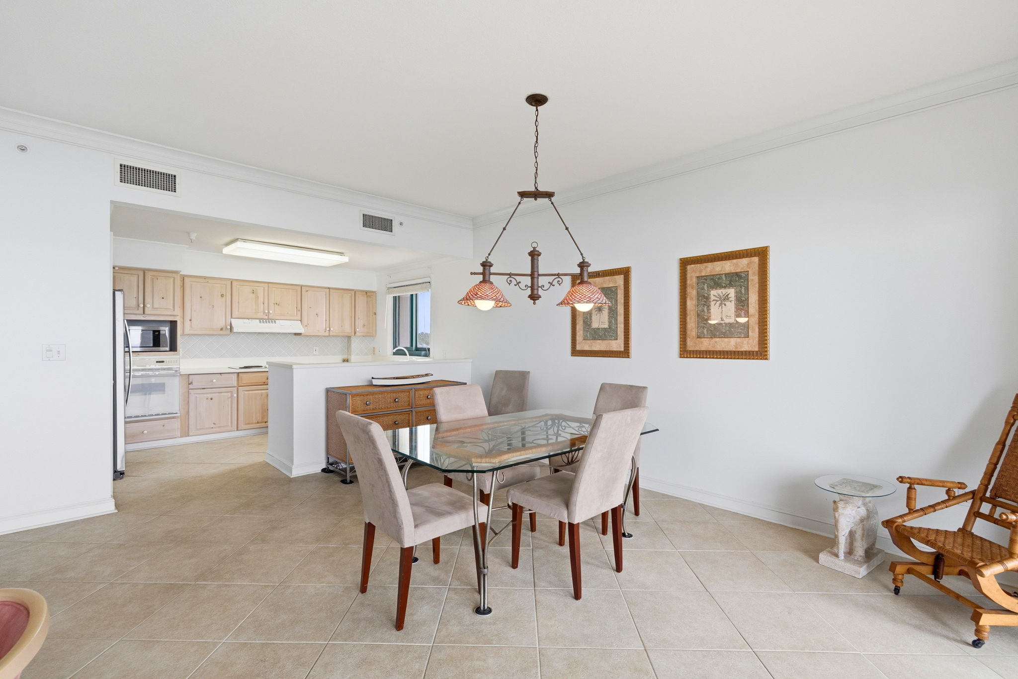  Gulf-Front Condominium with Panoramic Views and Renovation Potential - 物件實景