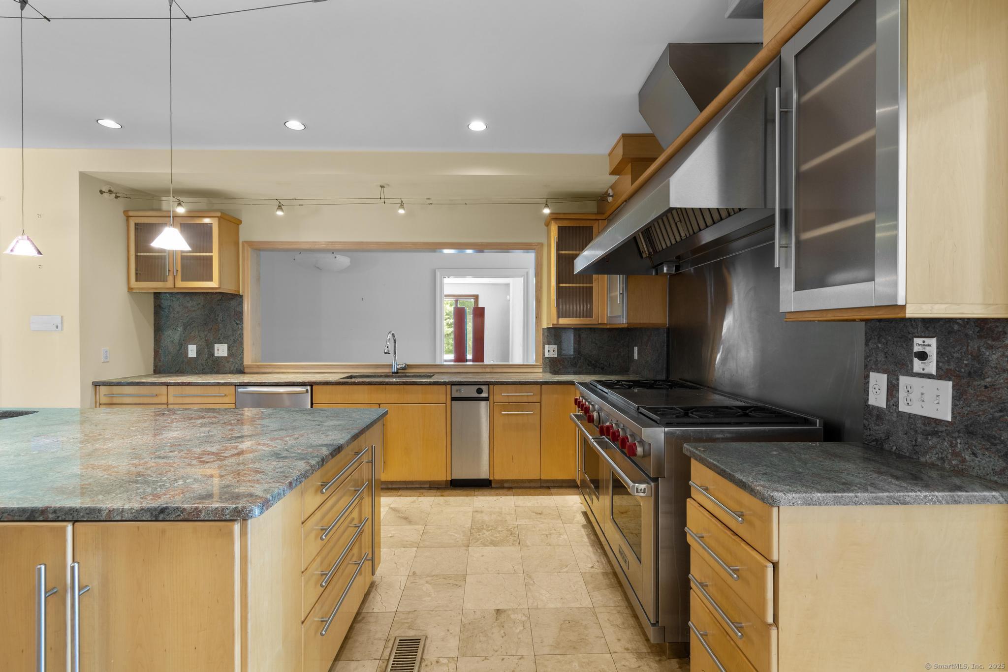 Orange, Connecticut, 06477, United States, 4 Bedrooms Bedrooms, ,8 BathroomsBathrooms,Residential,For Sale,1939481