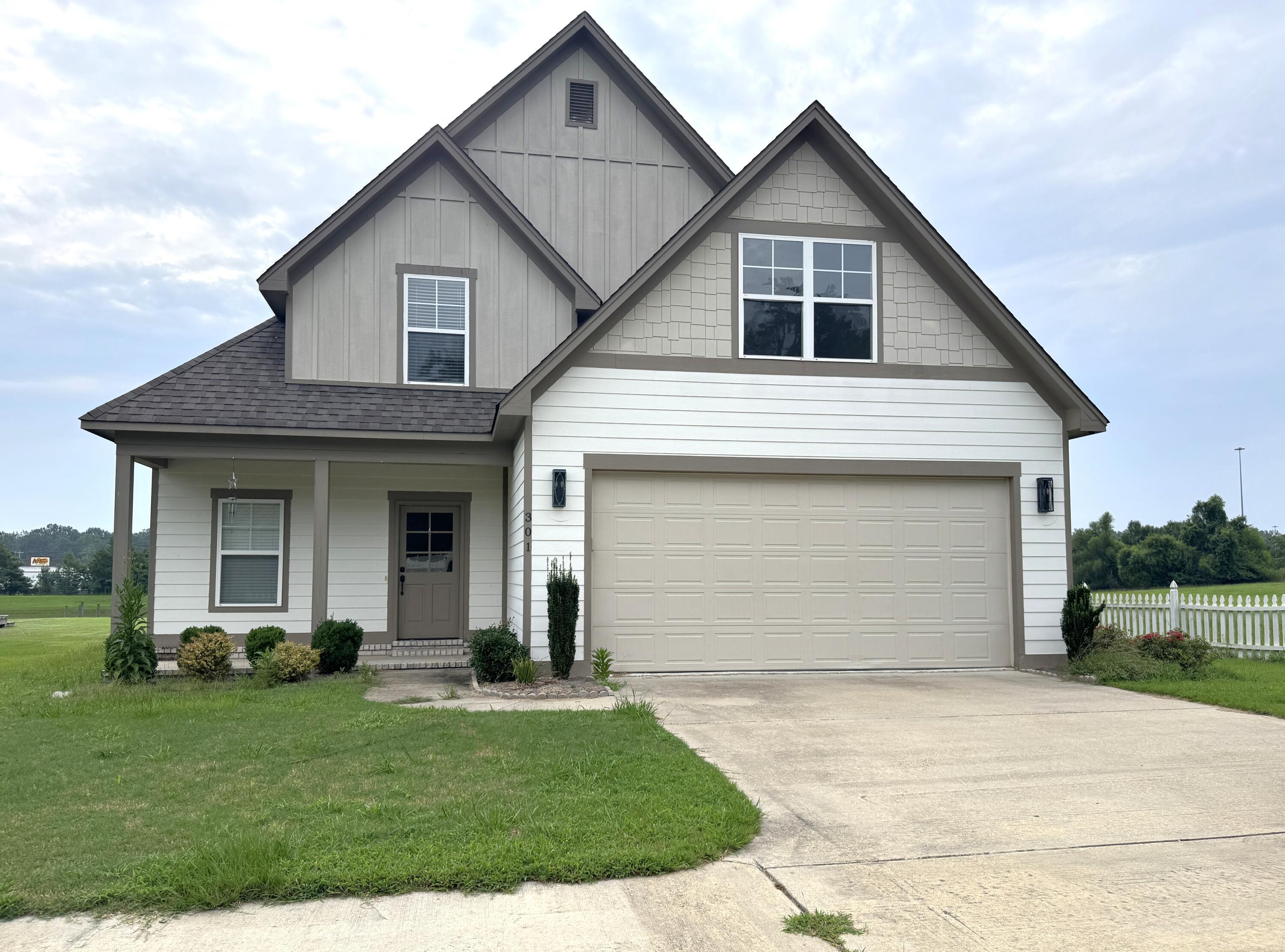 Starlyn Ave, New Albany, MS 38652