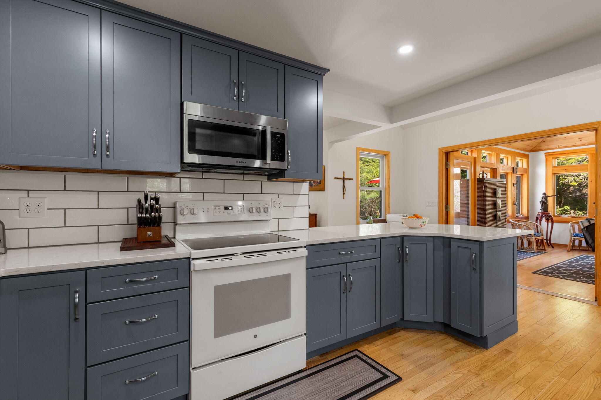 Near Beaches, Galleries & Trails — A Beautifully Updated Provincetown Home - 物件實景