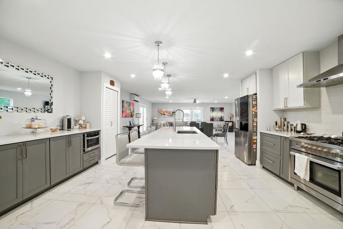 Austin, Texas, 78702, United States, 3 Bedrooms Bedrooms, ,2 BathroomsBathrooms,Residential,For Sale,1906696