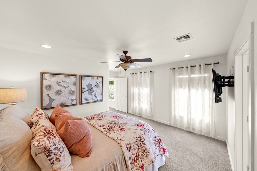 Fredericksburg, Texas, 78624, United States, 6 Bedrooms Bedrooms, ,6 BathroomsBathrooms,Residential,For Sale,2048440