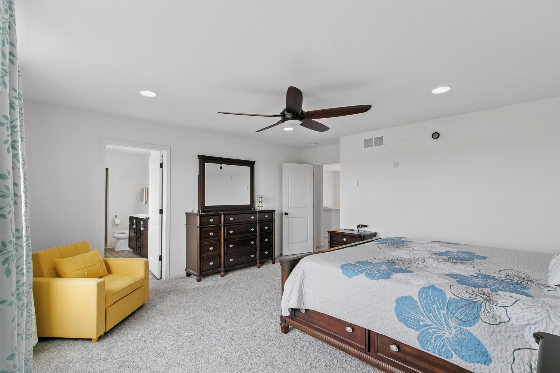 DeForest, Wisconsin, 53532, United States, 4 Bedrooms Bedrooms, ,4 BathroomsBathrooms,Residential,For Sale,1913237