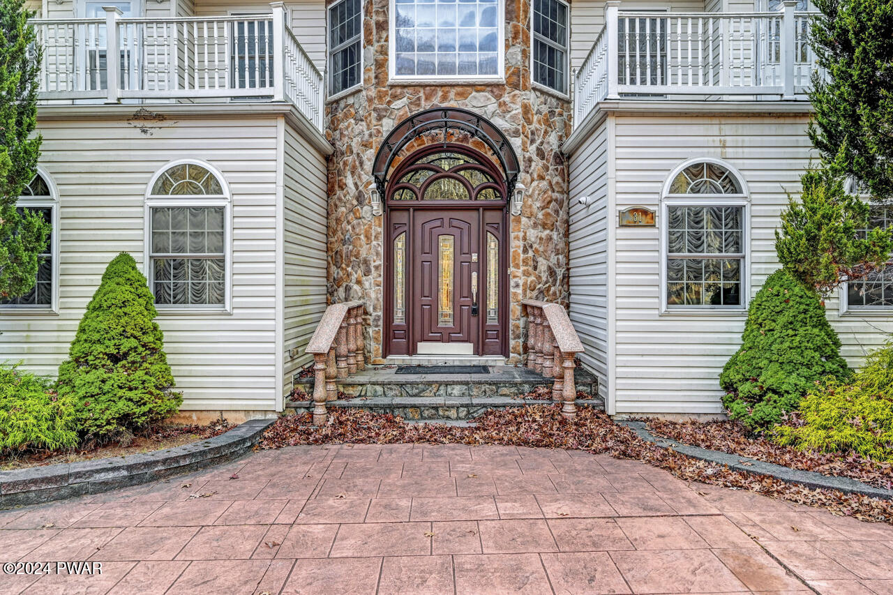 Albrightsville, Pennsylvania, 18210, United States, 4 Bedrooms Bedrooms, ,5 BathroomsBathrooms,Residential,For Sale,1982857