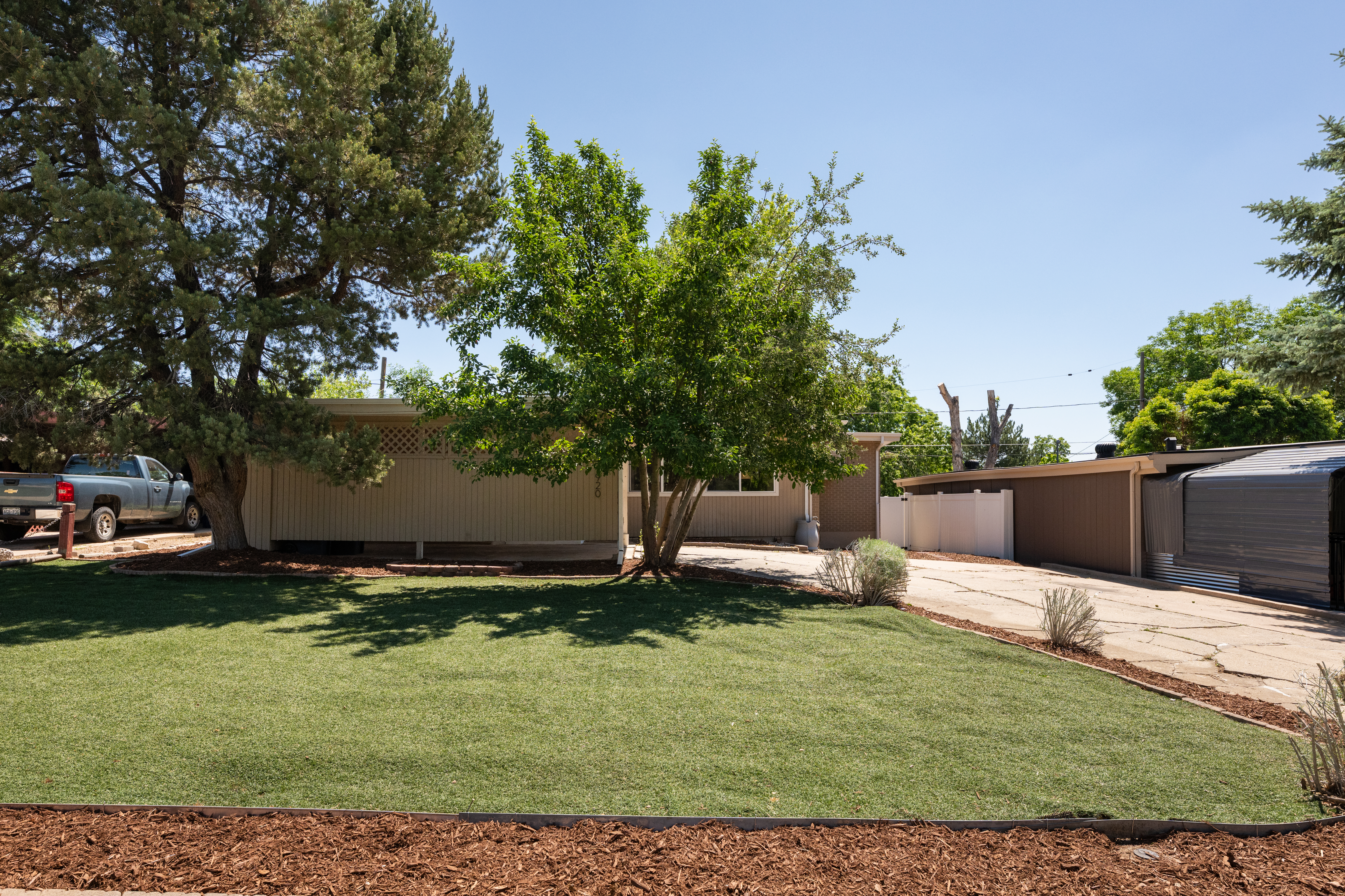  Beautiful mid-century modern home offering the perfect blend - 物件實景
