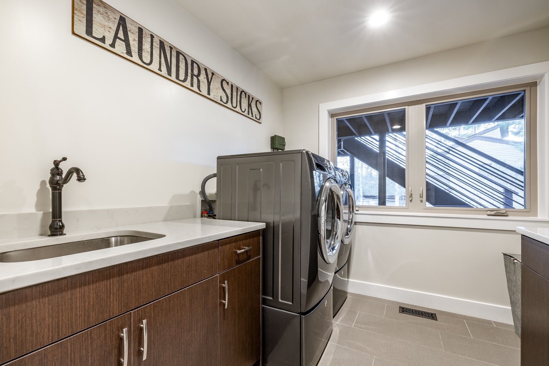  Light Filled Open Floor Plan with Great Outdoor Space - 物件實景