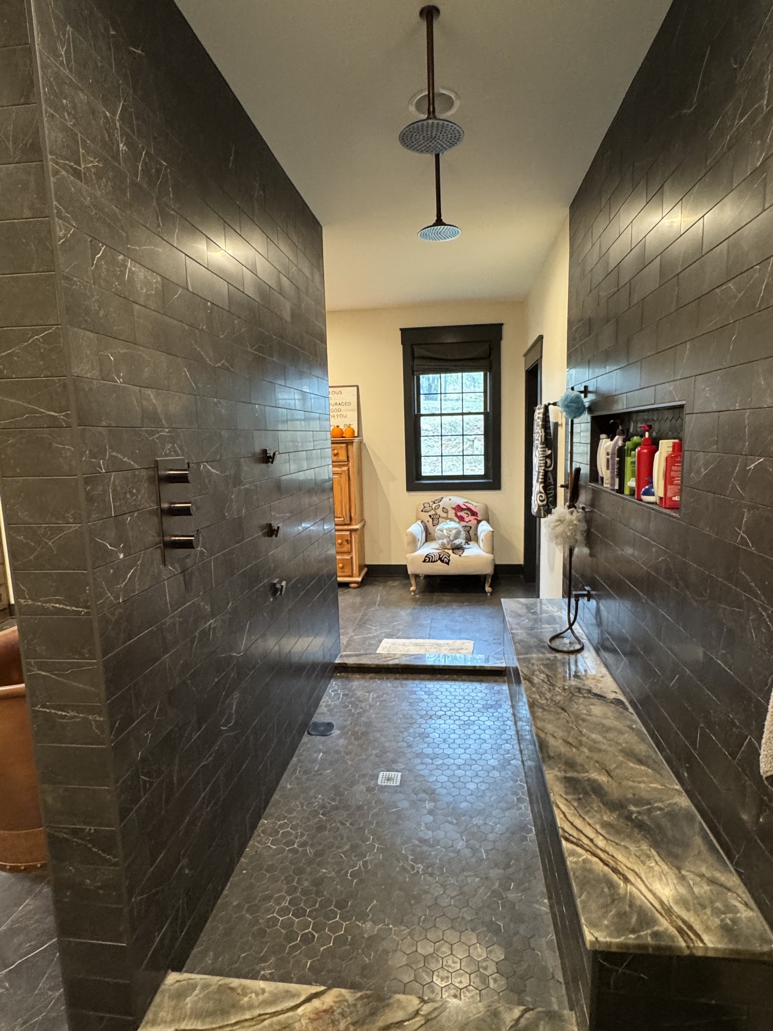 Hendersonville, Tennessee, 37075, United States, 6 Bedrooms Bedrooms, ,5 BathroomsBathrooms,Residential,For Sale,1993824