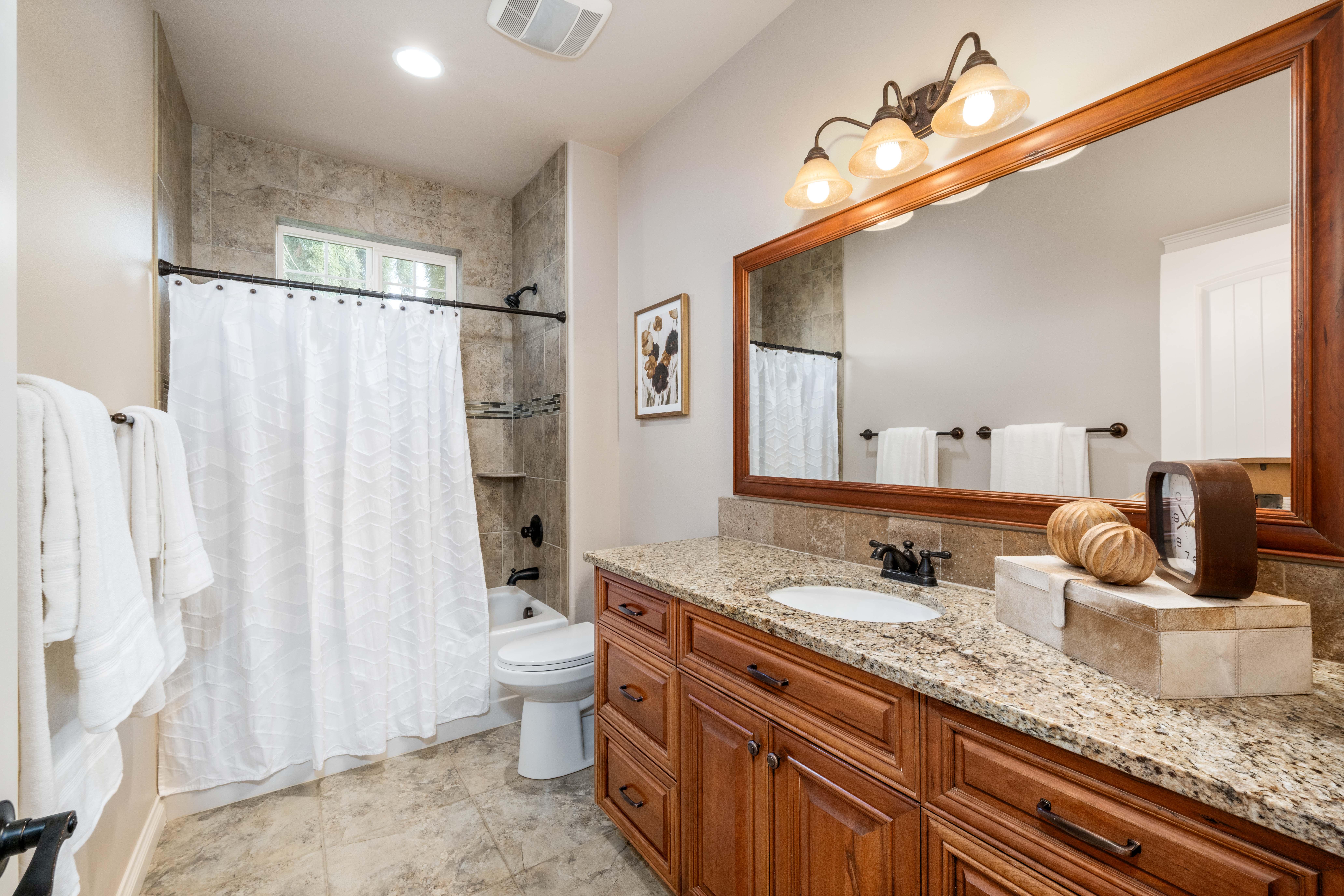  Custom Built on 1 Acre - 物件實景