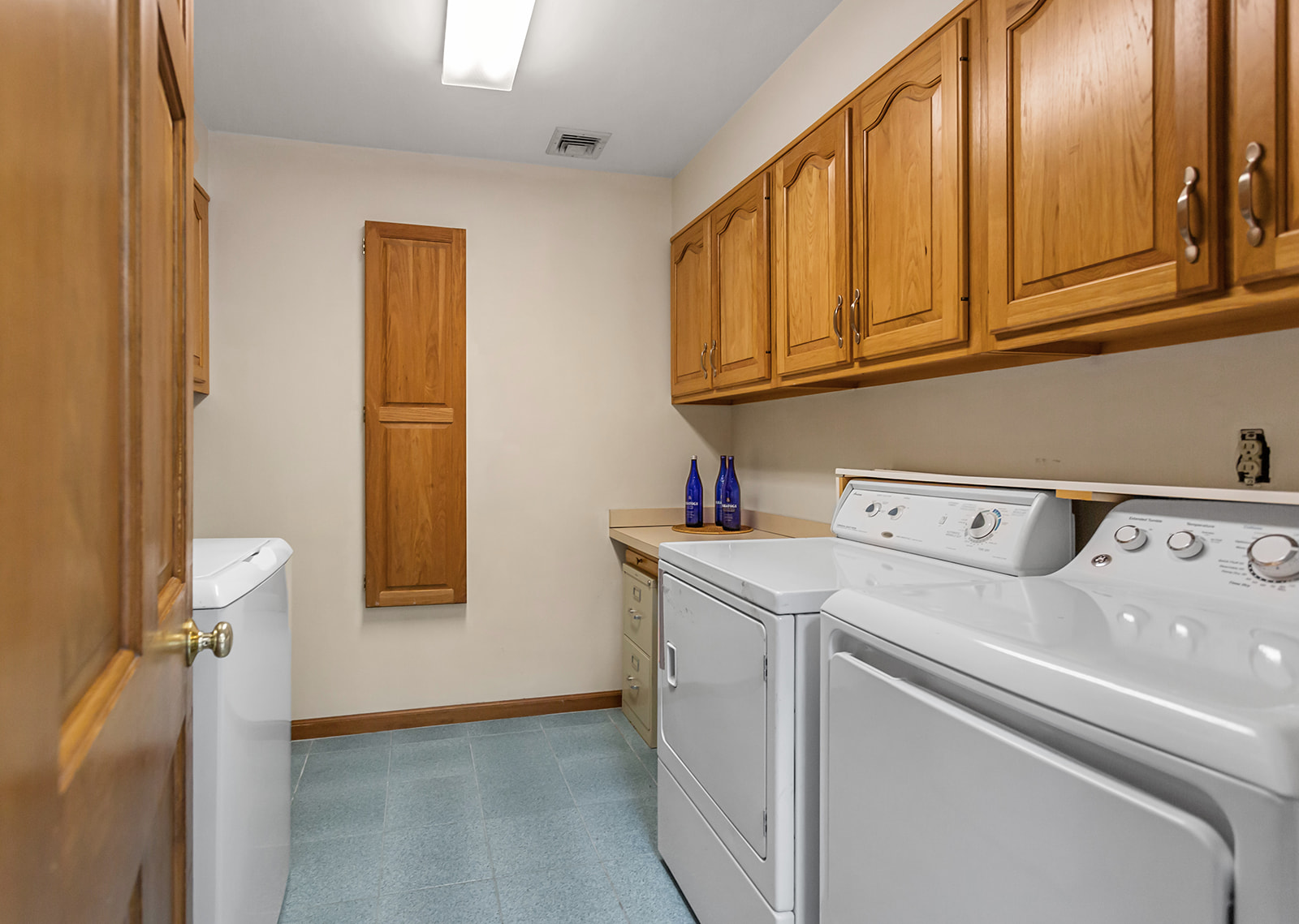 Ringwood, New Jersey, 07456, United States, 7 Bedrooms Bedrooms, ,4 BathroomsBathrooms,Residential,For Sale,1943457