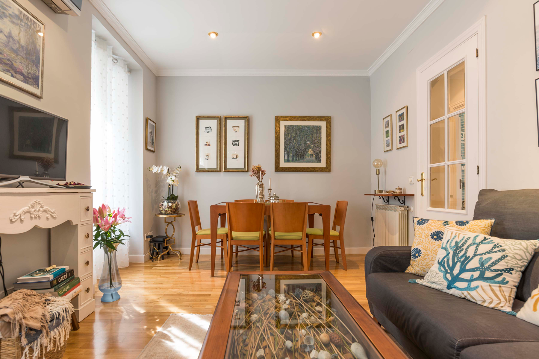  Exterior apartment in Trafalgar with four street-facing balconies - 物件實景