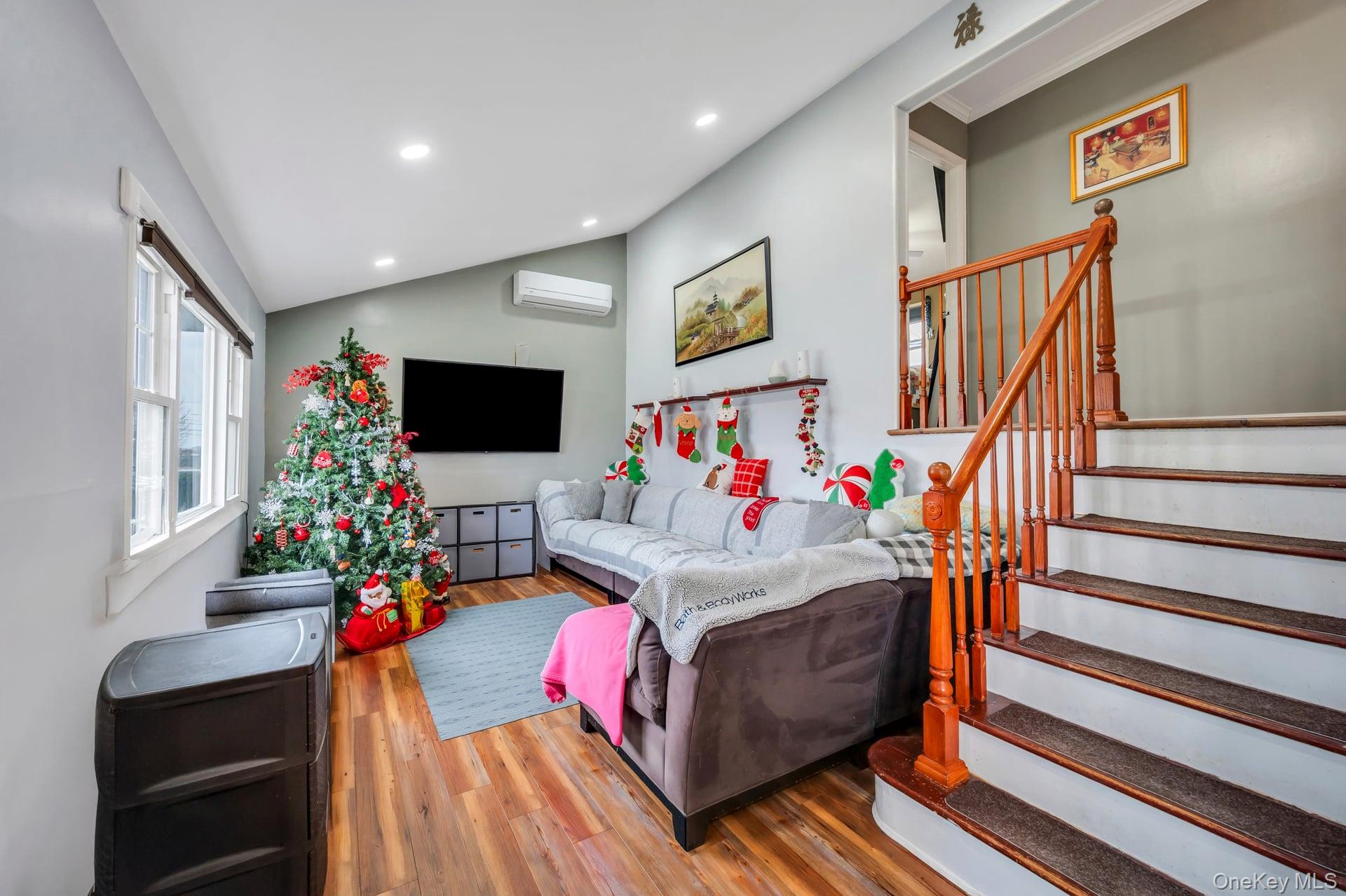 Freeport, New York, 11520, United States, 3 Bedrooms Bedrooms, ,2 BathroomsBathrooms,Residential,For Sale,1998348