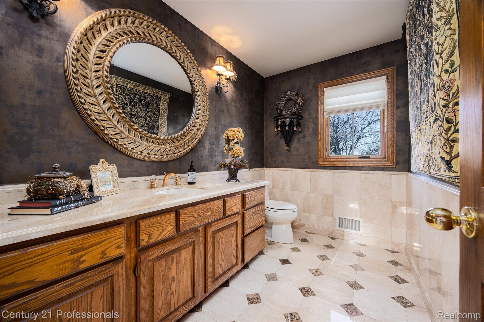 Rochester, Michigan, 48306, United States, 4 Bedrooms Bedrooms, ,3 BathroomsBathrooms,Residential,For Sale,1943231