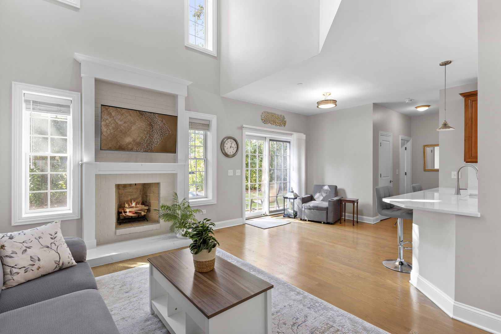 Westmont, Illinois, 60559, United States, 3 Bedrooms Bedrooms, ,4 BathroomsBathrooms,Residential,For Sale,1950669