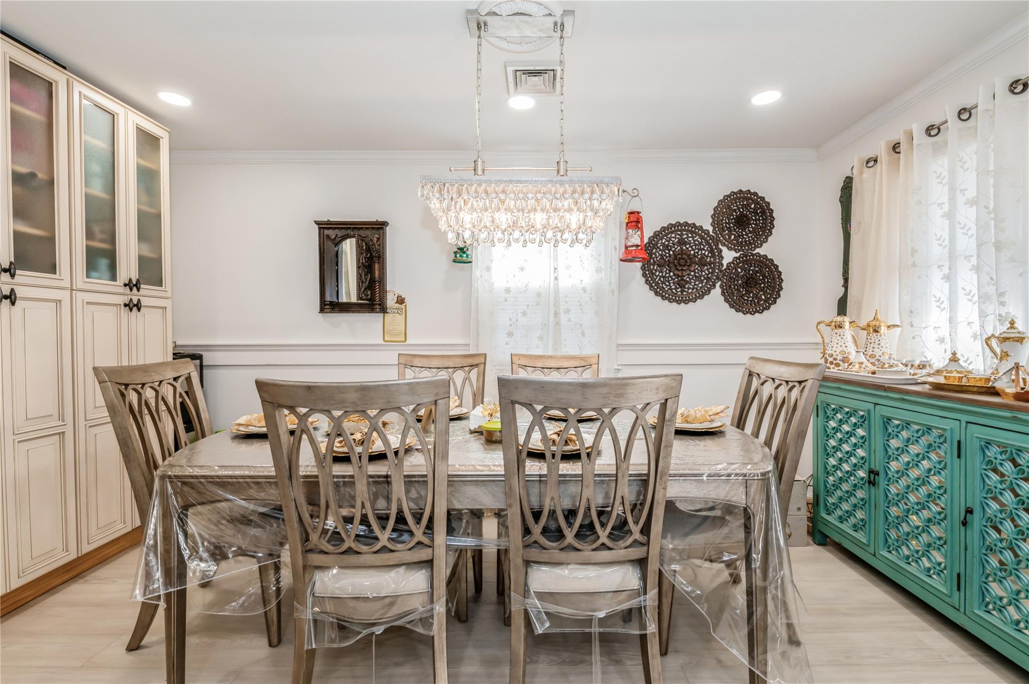 Howard Beach, New York, 11414, United States, 3 Bedrooms Bedrooms, ,2 BathroomsBathrooms,Residential,For Sale,1908701