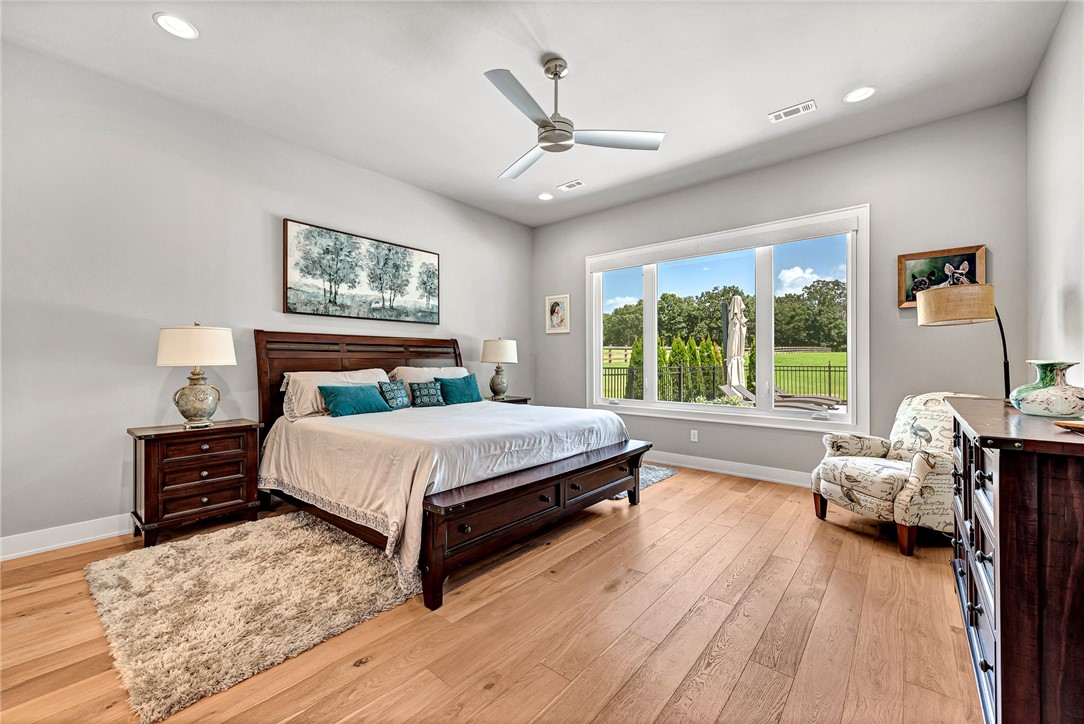 Bentonville, Arkansas, 72713, United States, 4 Bedrooms Bedrooms, ,5 BathroomsBathrooms,Residential,For Sale,1950806