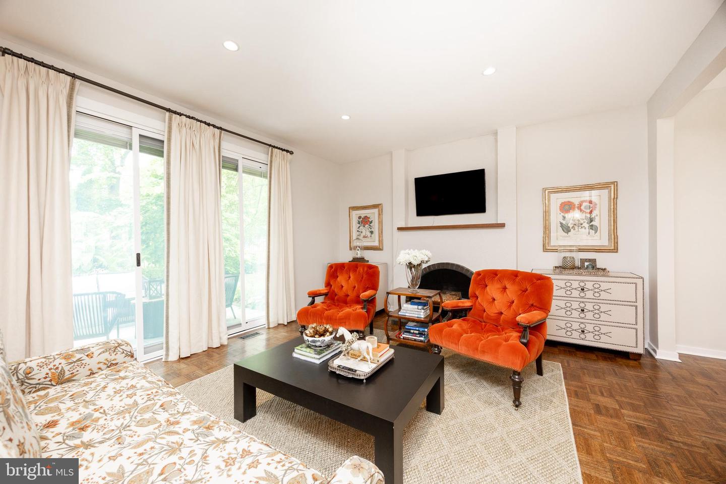 DEVON, Pennsylvania, 19333, United States, 2 Bedrooms Bedrooms, ,3 BathroomsBathrooms,Residential,For Sale,1980248