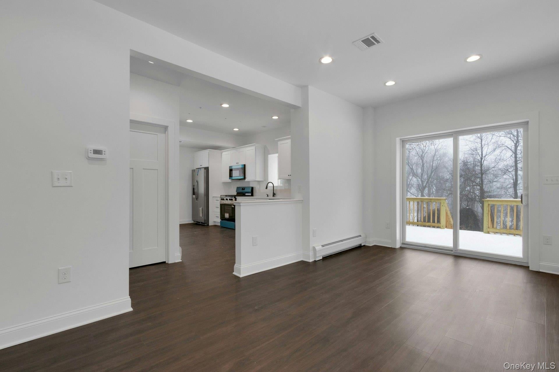 Valley Cottage, New York, 10989, United States, 4 Bedrooms Bedrooms, ,3 BathroomsBathrooms,Residential,For Sale,2005431