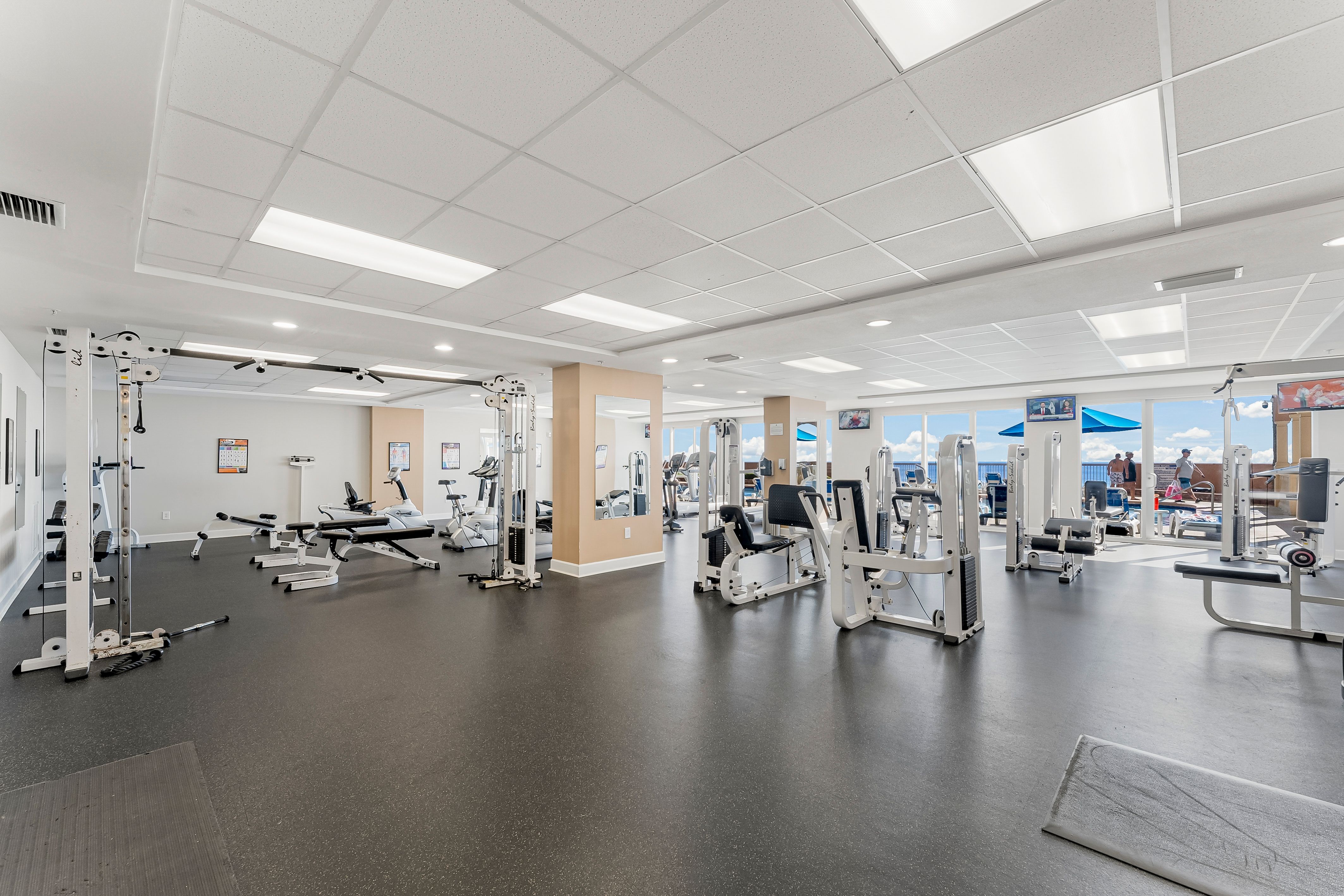  Fully-Furnished Gulf-Front Penthouse With Bunk Room In Prime Location - 物件實景