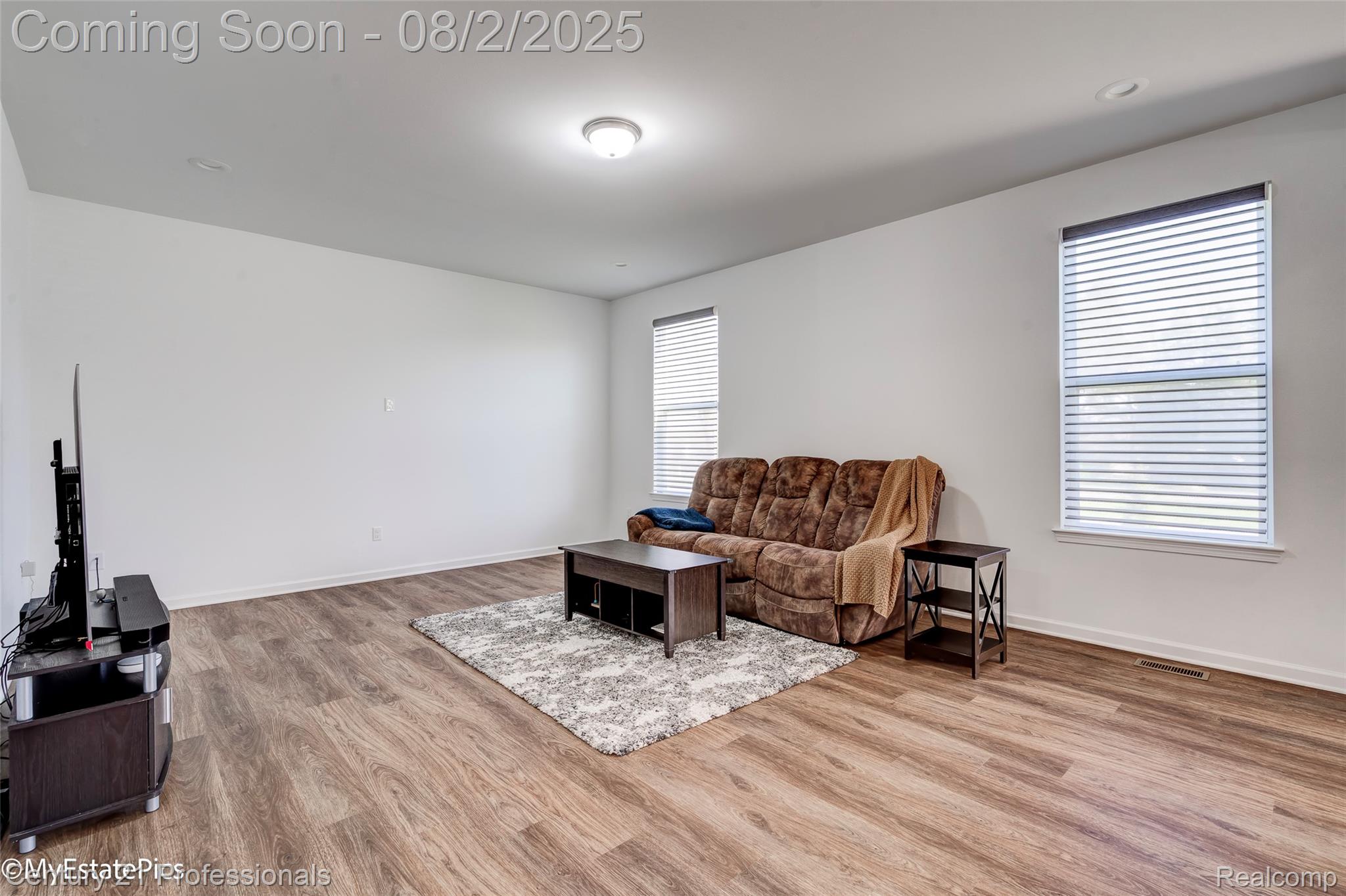 SouthLyon, Michigan, 48178, United States, 4 Bedrooms Bedrooms, ,3 BathroomsBathrooms,Residential,For Sale,1904843