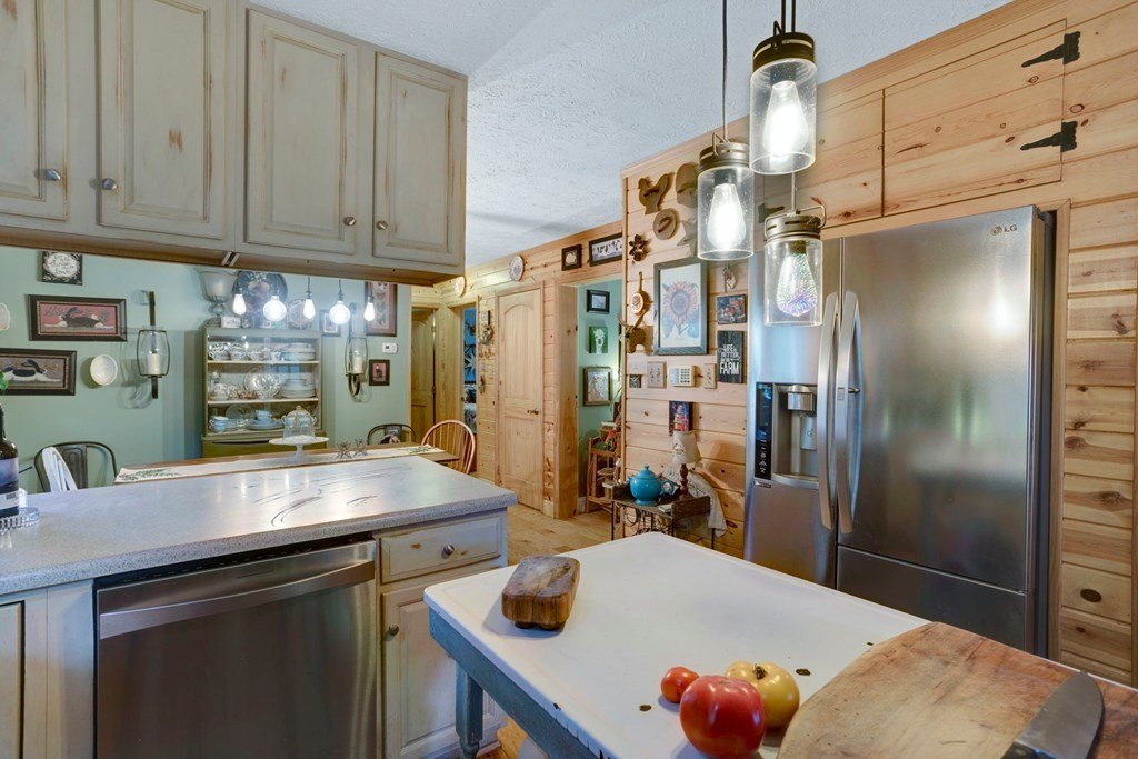 Blairsville, Georgia, 30512, United States, 3 Bedrooms Bedrooms, ,3 BathroomsBathrooms,Residential,For Sale,1889630