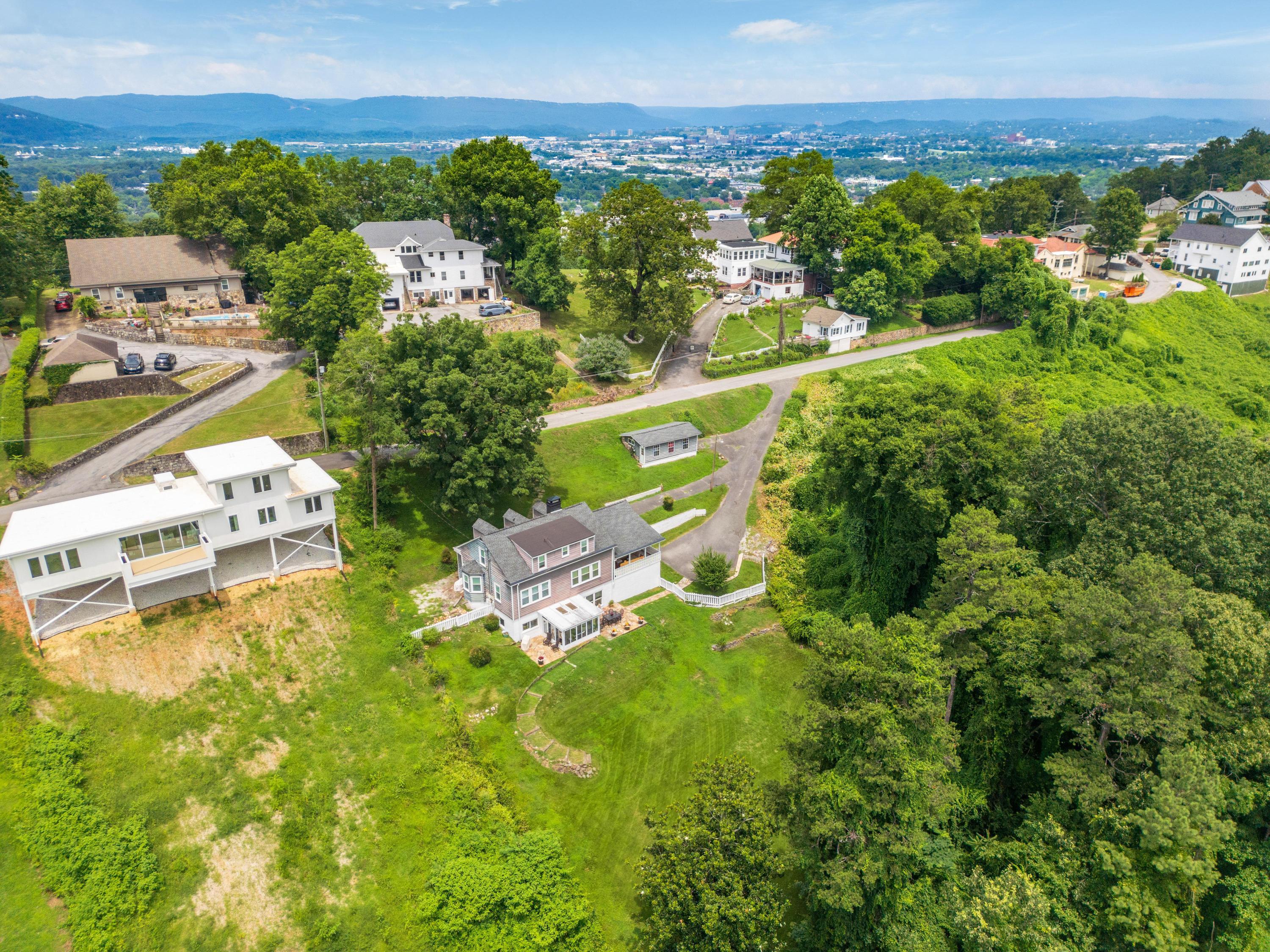 Chattanooga, Tennessee, 37404, United States, 5 Bedrooms Bedrooms, ,4 BathroomsBathrooms,Residential,For Sale,1885832