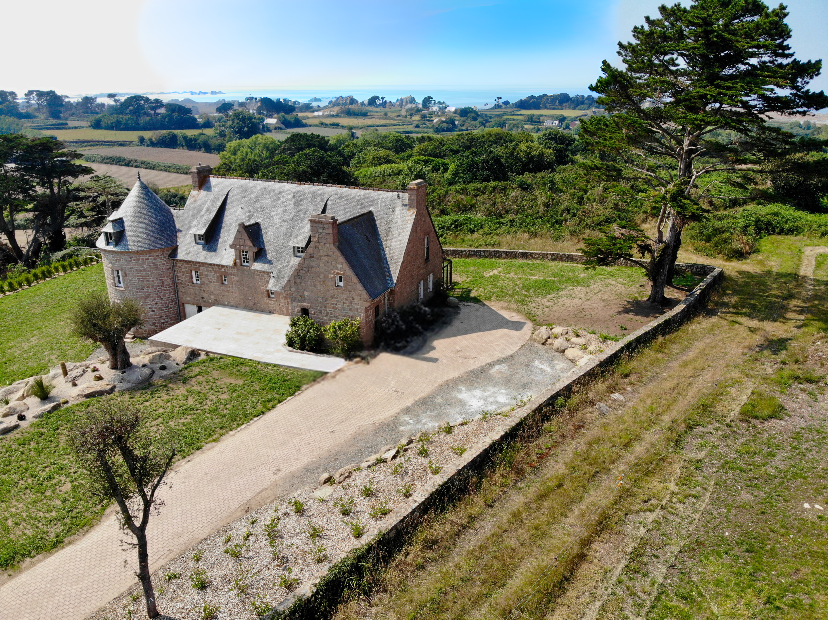  An Exceptional Coastal Estate in Plougrescant: A Canvas for Bespoke Luxury - 物件實景