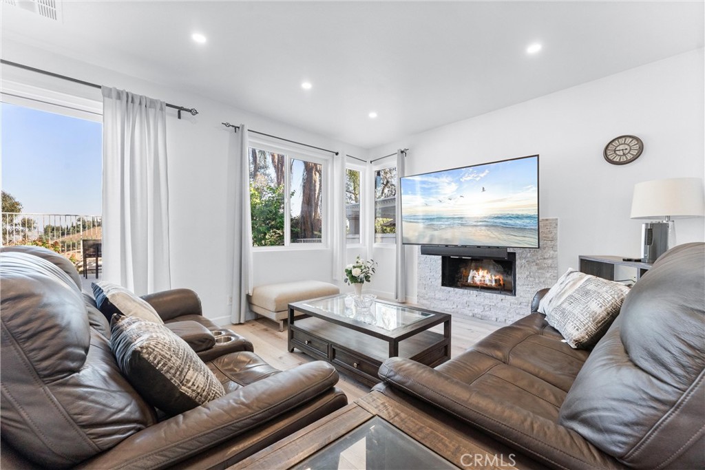 Laguna Hills, California, 92653, United States, 4 Bedrooms Bedrooms, ,3 BathroomsBathrooms,Residential,For Sale,1987832