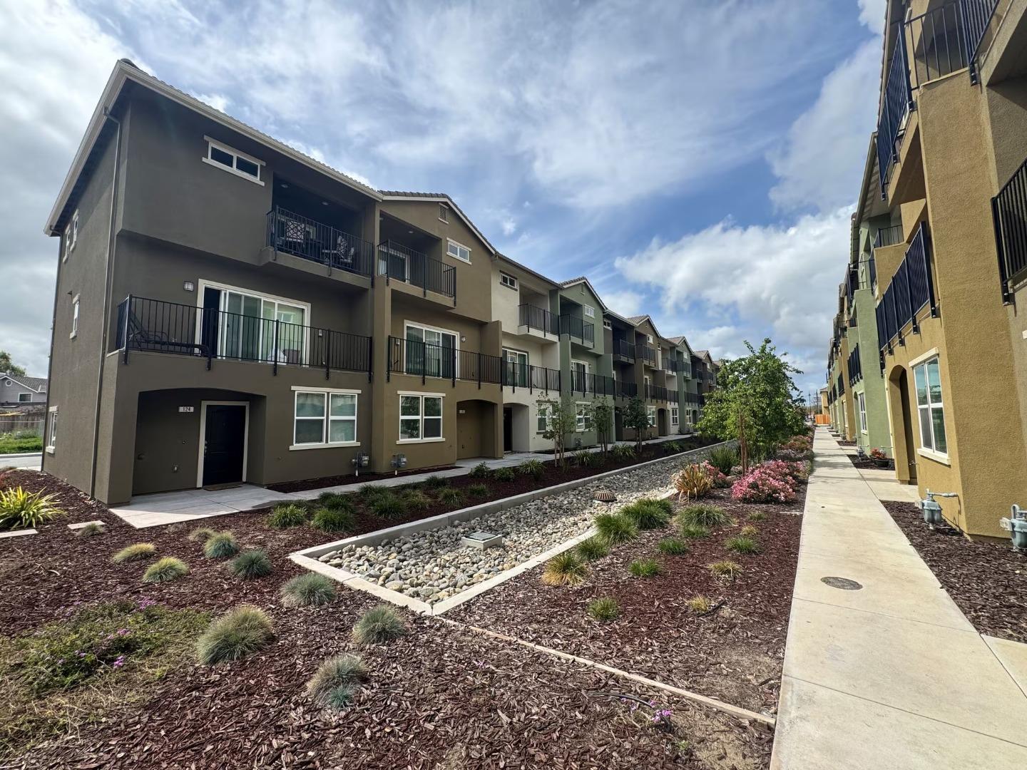 Hollister, California, 95023, United States, 3 Bedrooms Bedrooms, ,3 BathroomsBathrooms,Residential,For Sale,1901273