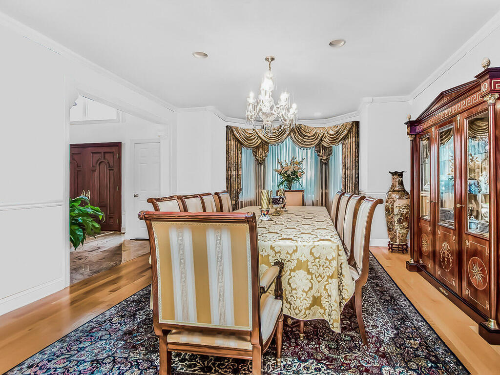 Scarsdale, New York, 10583, United States, 5 Bedrooms Bedrooms, ,6 BathroomsBathrooms,Residential,For Sale,1974207
