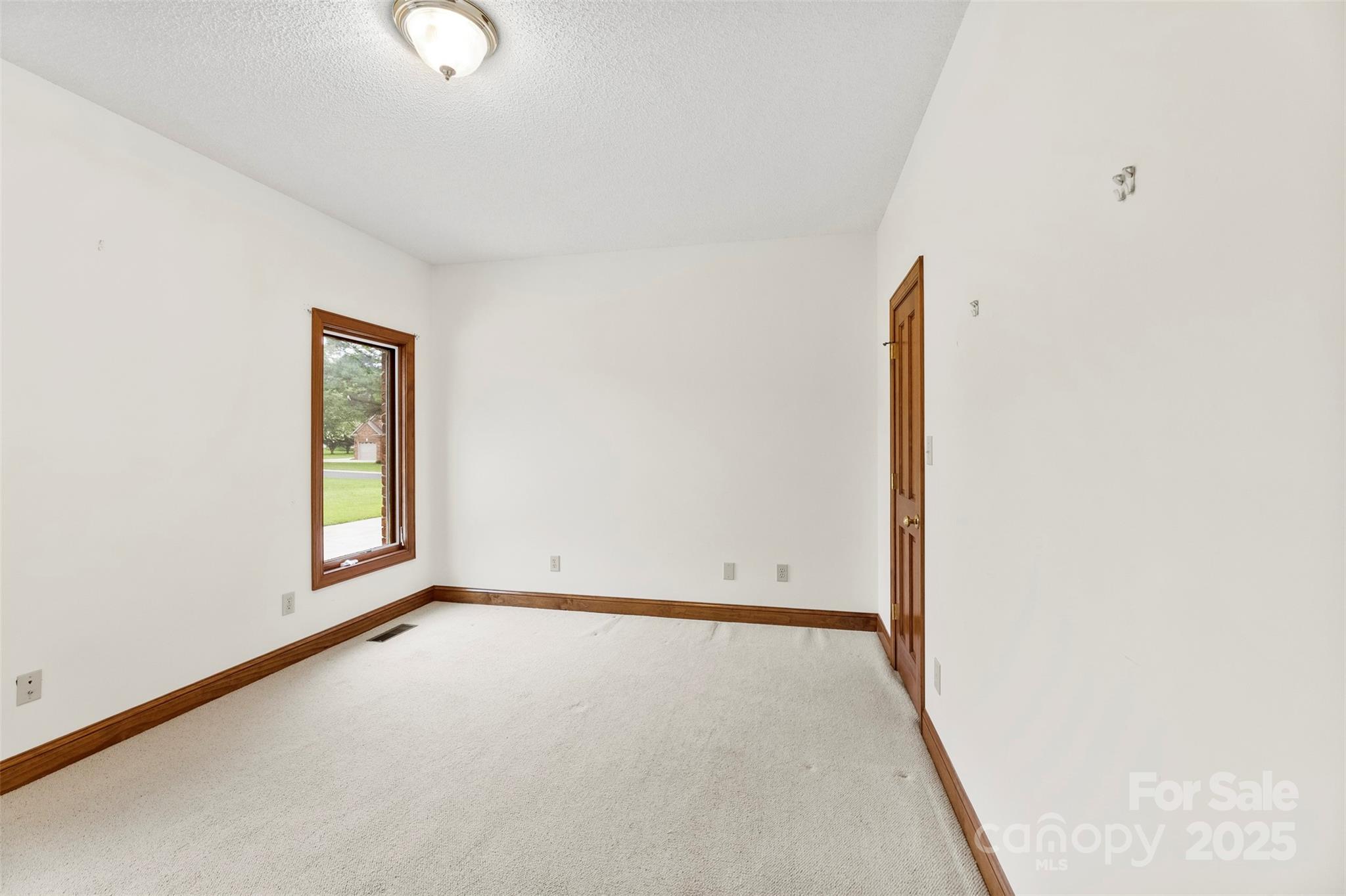 Lincolnton, North Carolina, 28092, United States, 3 Bedrooms Bedrooms, ,3 BathroomsBathrooms,Residential,For Sale,1910907