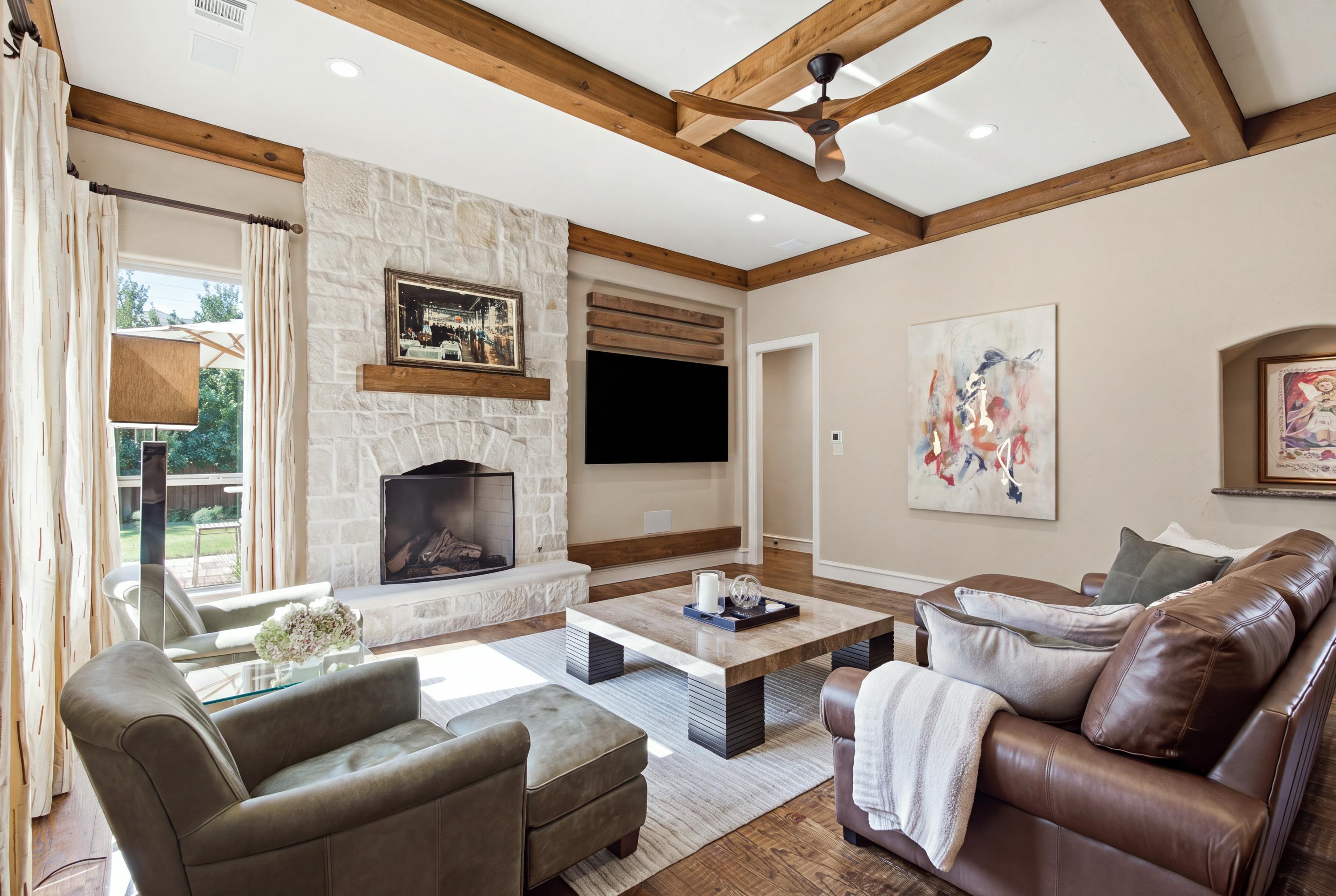  Preston Hollow Home with Pool, Primary Suite Down, 3-Car Garage & Solar - 物件實景