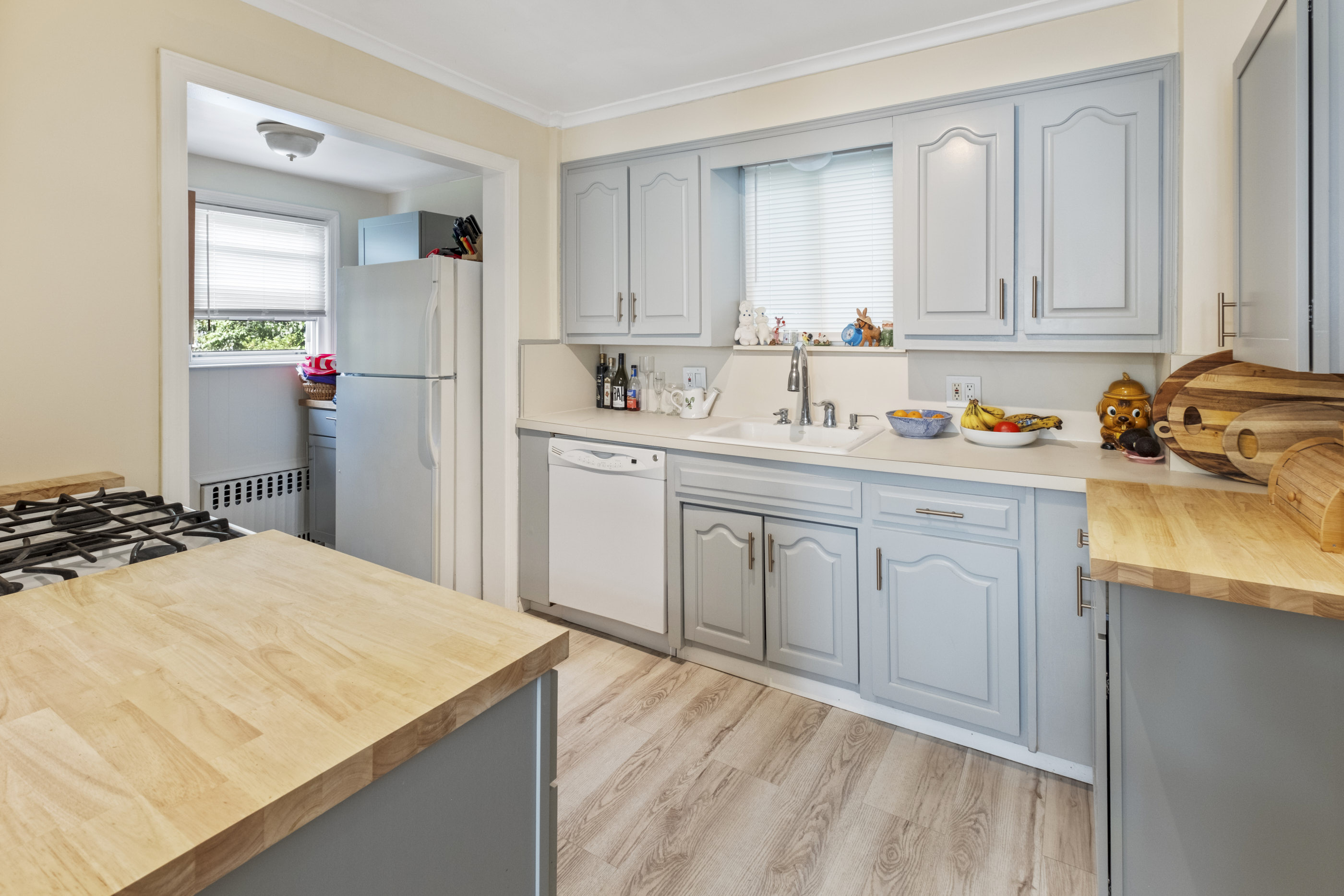 Floral Park, New York, 11001, United States, 3 Bedrooms Bedrooms, ,2 BathroomsBathrooms,Residential,For Sale,1974031