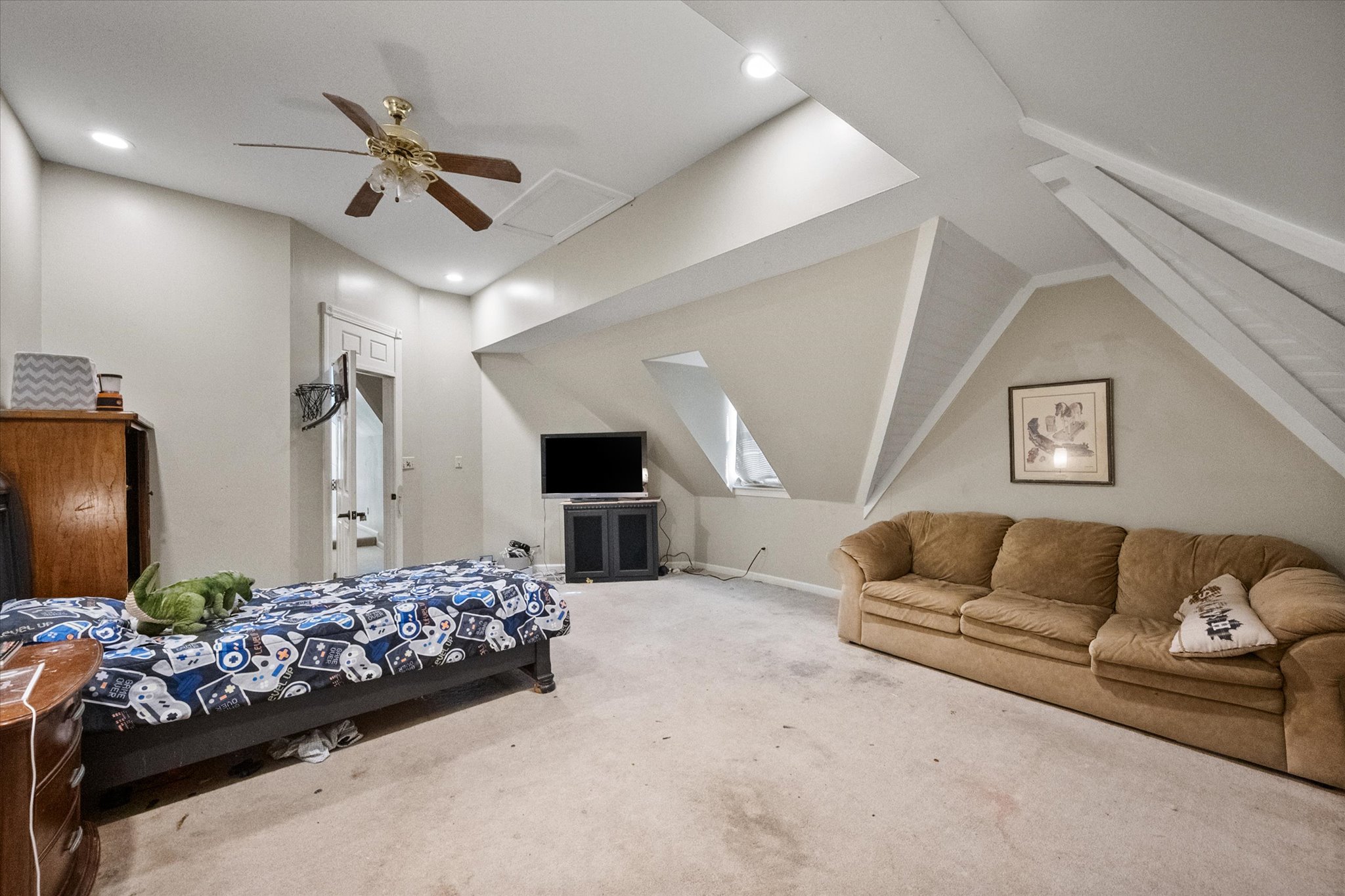 Shelbyville, Kentucky, 40065, United States, 4 Bedrooms Bedrooms, ,3 BathroomsBathrooms,Residential,For Sale,1986481