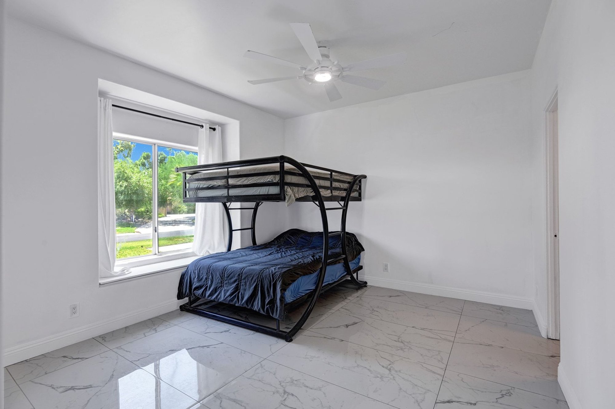  Custom Home with Owned Solar in Bermuda Dunes CC - 物件實景