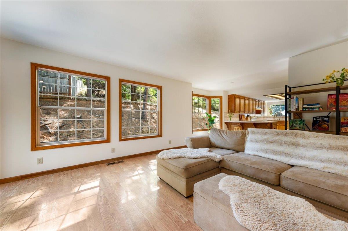 Grass Valley, California, 95949, United States, 3 Bedrooms Bedrooms, ,3 BathroomsBathrooms,Residential,For Sale,1958208